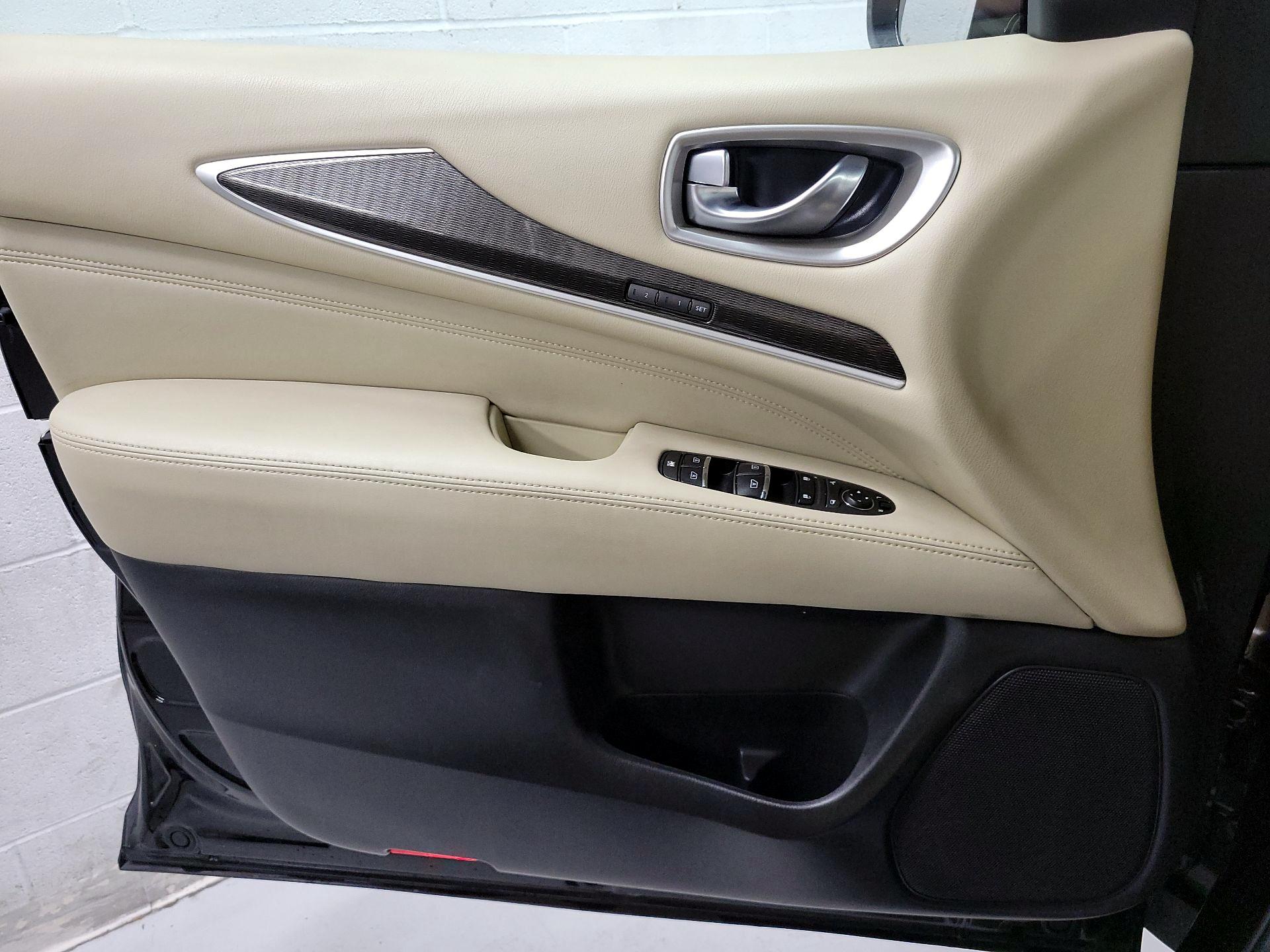 Thumbnail: 2017 INFINITI QX60 - 12