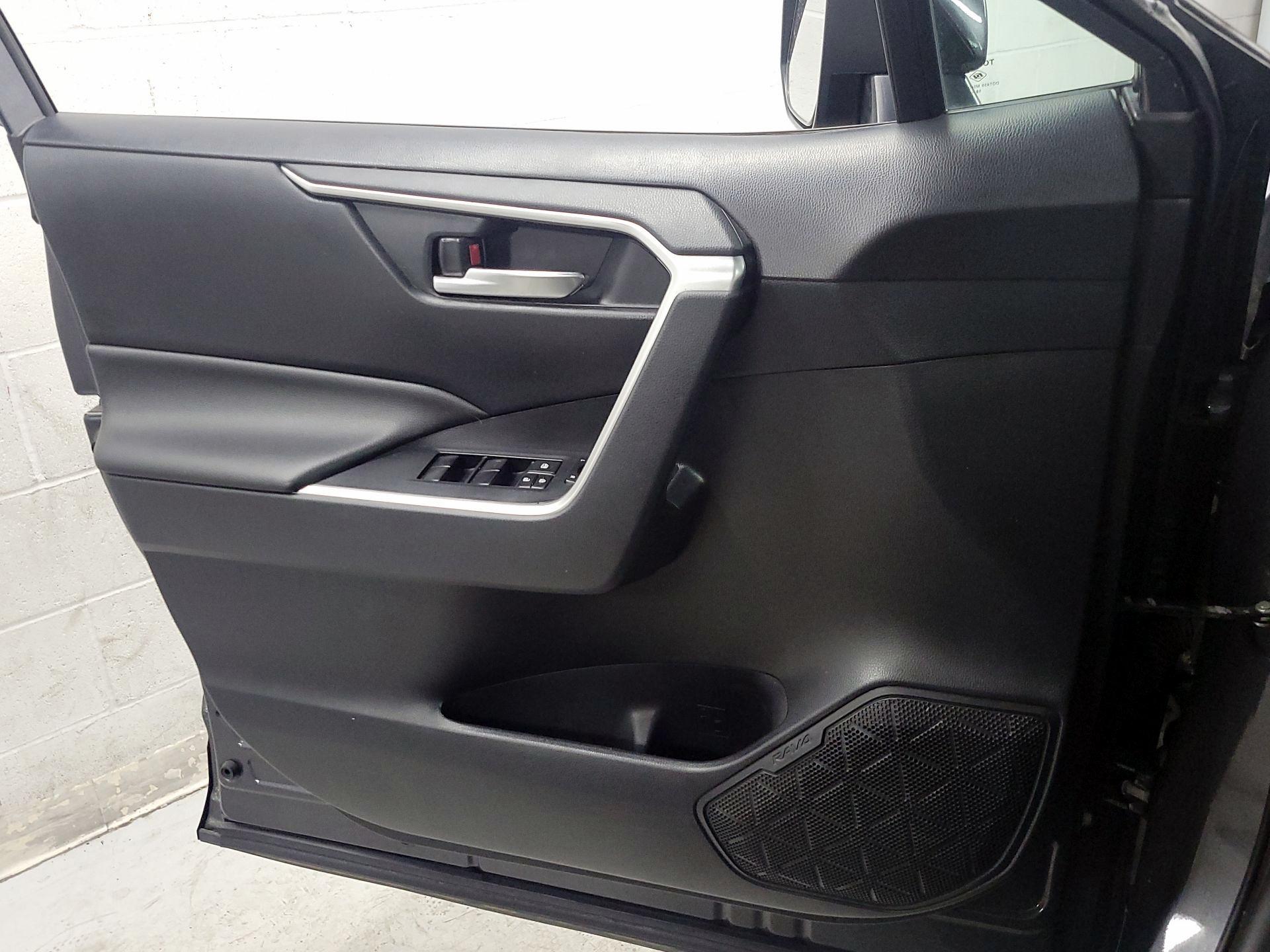 Thumbnail: 2019 Toyota RAV4 - 12