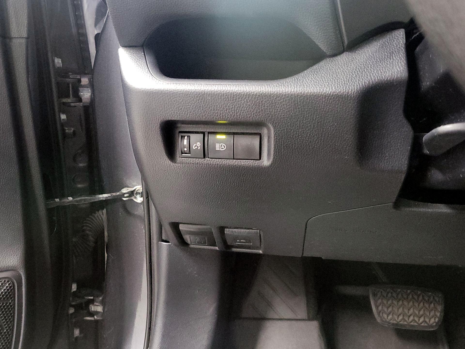 Thumbnail: 2019 Toyota RAV4 - 13