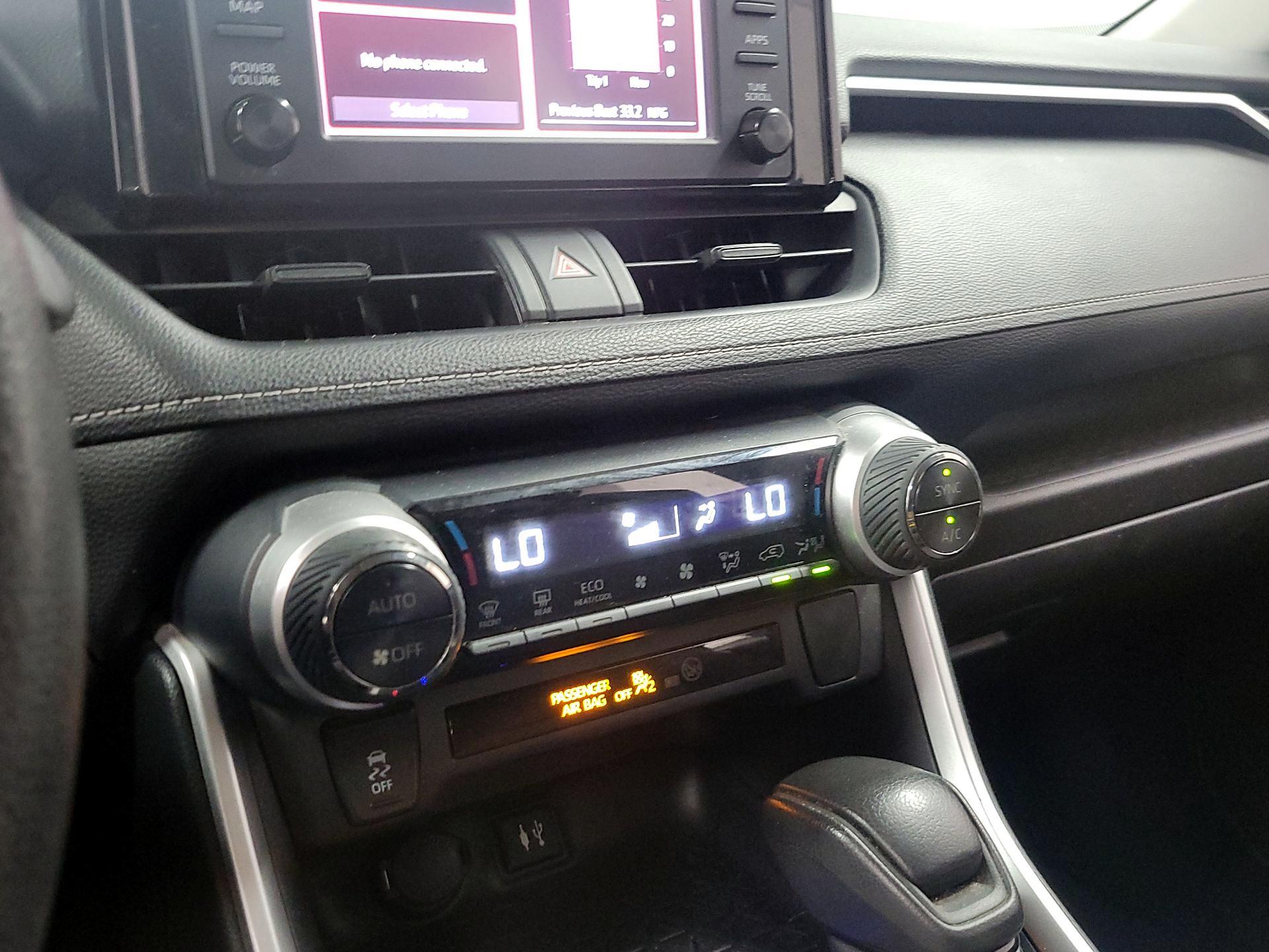 Thumbnail: 2019 Toyota RAV4 - 16