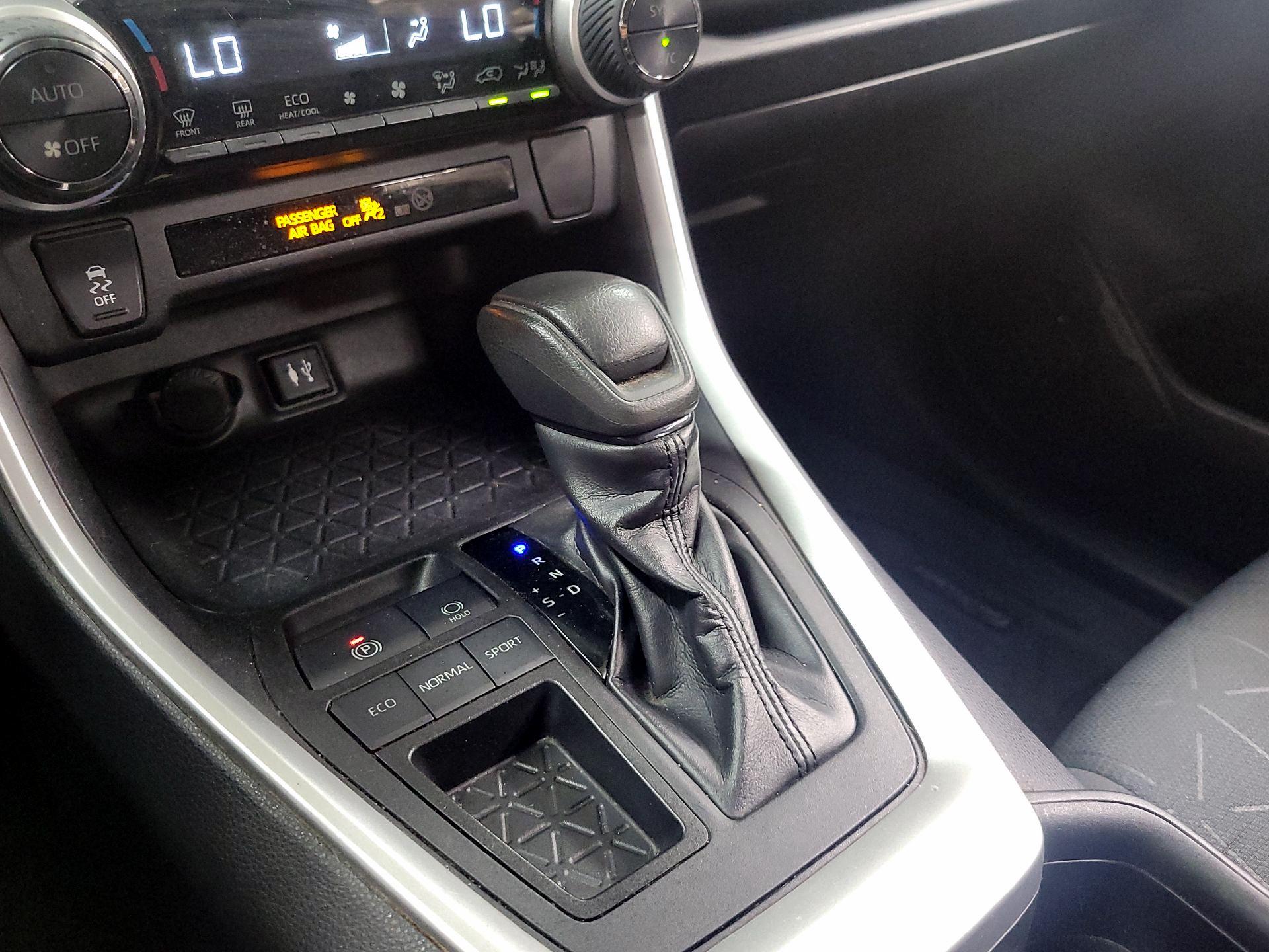 Thumbnail: 2019 Toyota RAV4 - 17