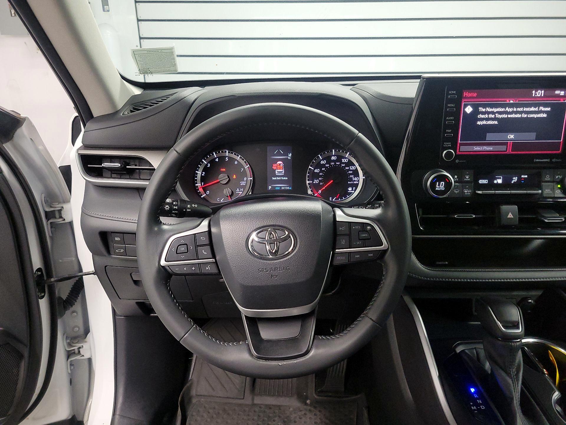 Thumbnail: 2022 Toyota Highlander - 10