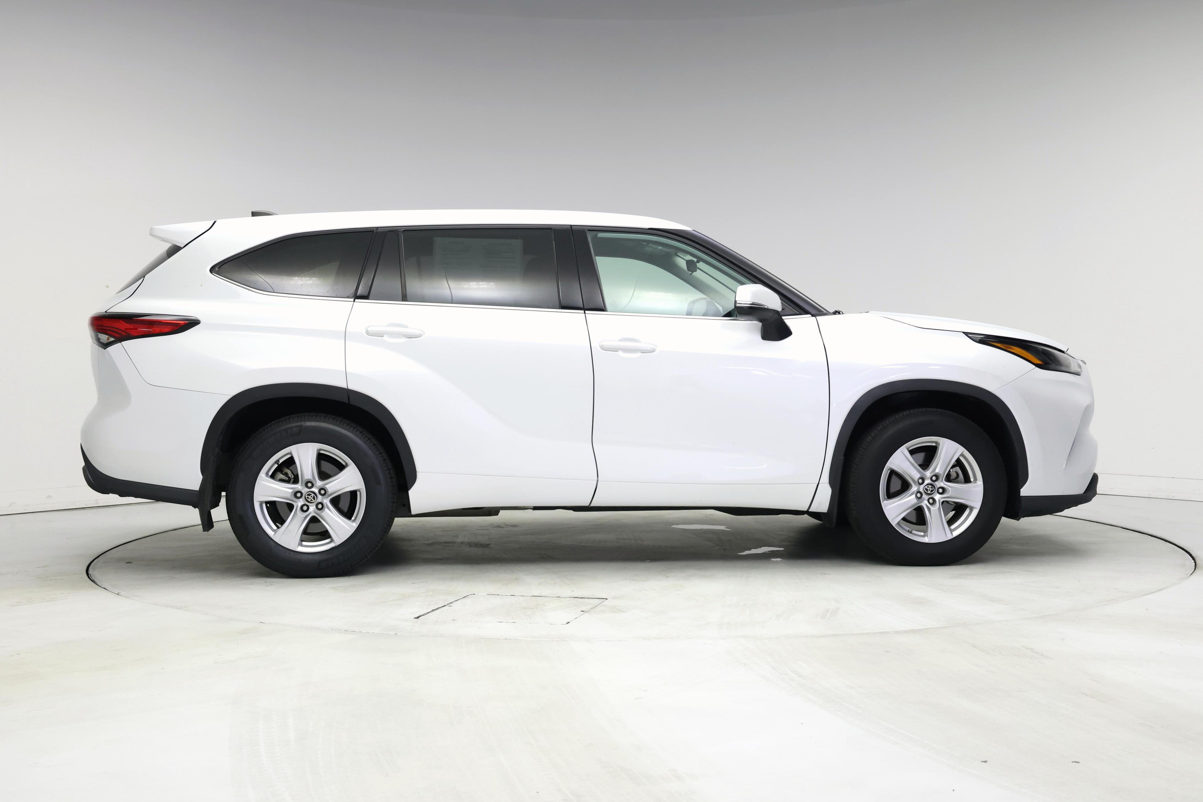 Thumbnail: 2022 Toyota Highlander - 7