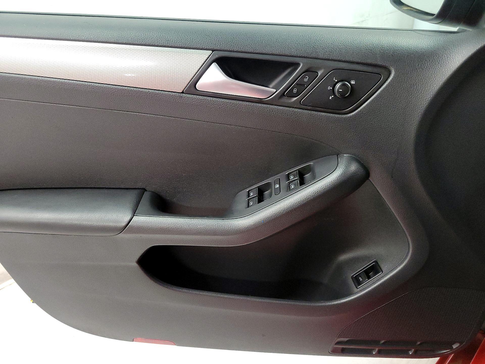 Thumbnail: 2015 Volkswagen Jetta - 12
