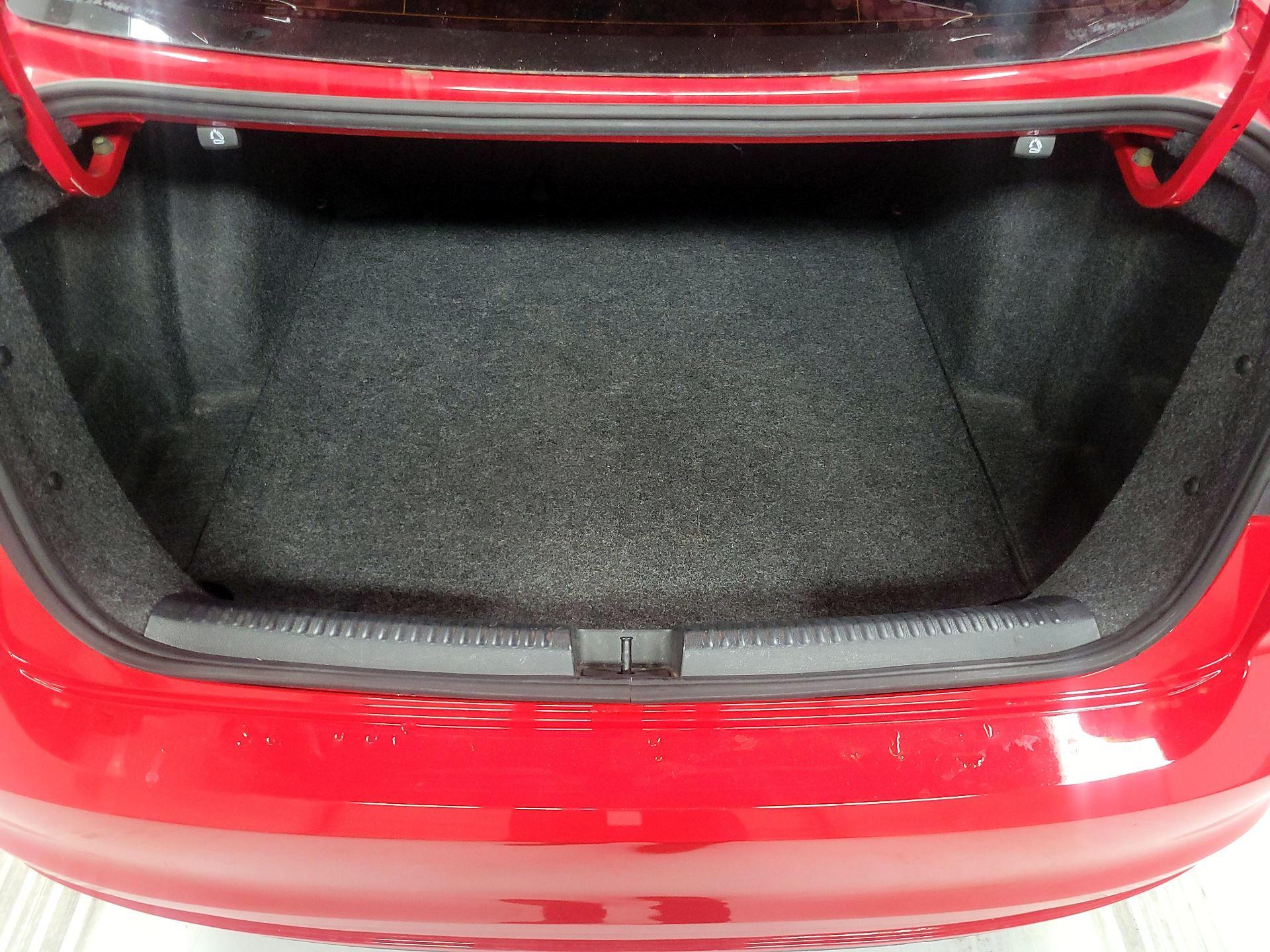 Thumbnail: 2015 Volkswagen Jetta - 18