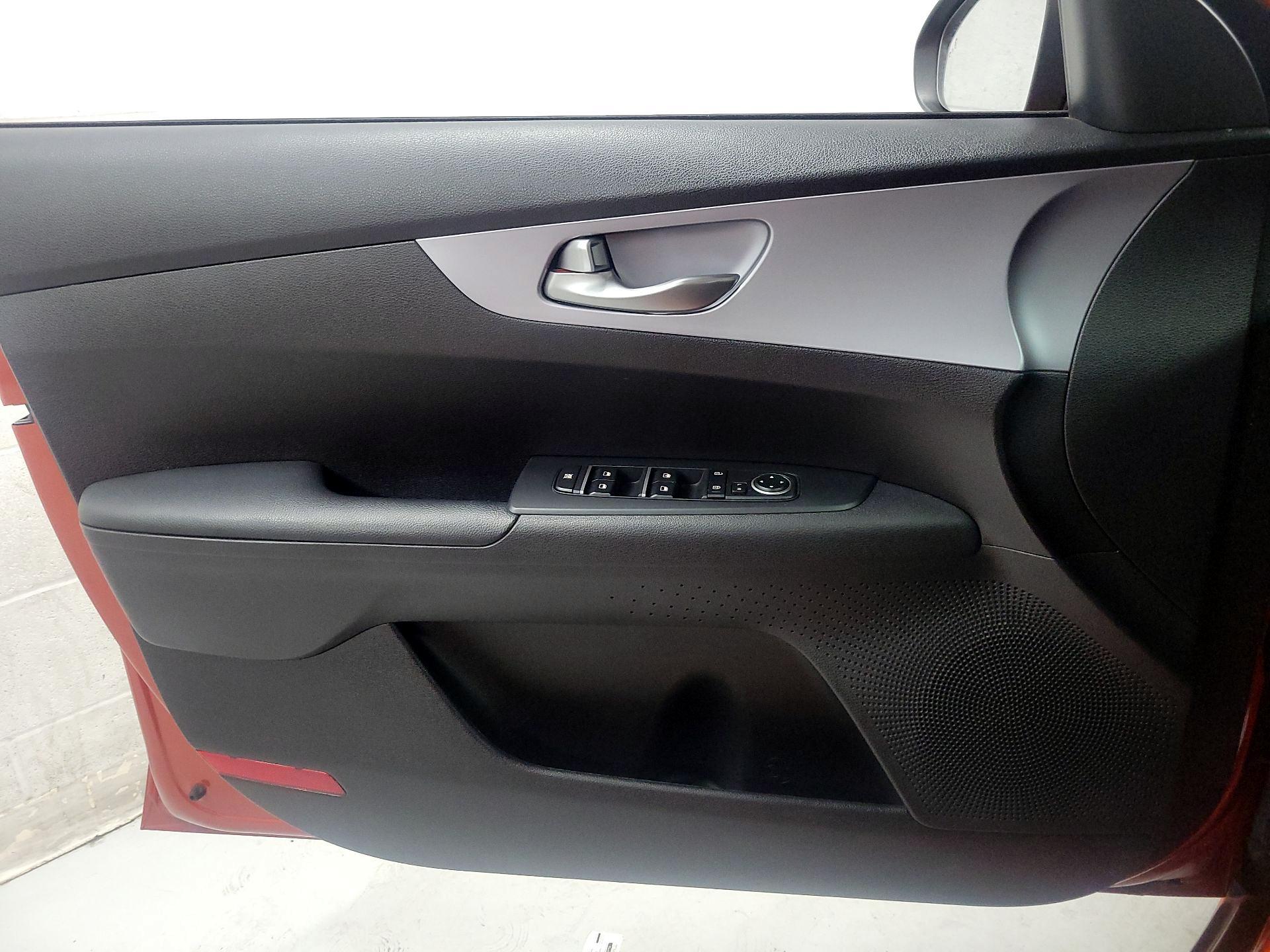 Thumbnail: 2022 Kia Forte - 12