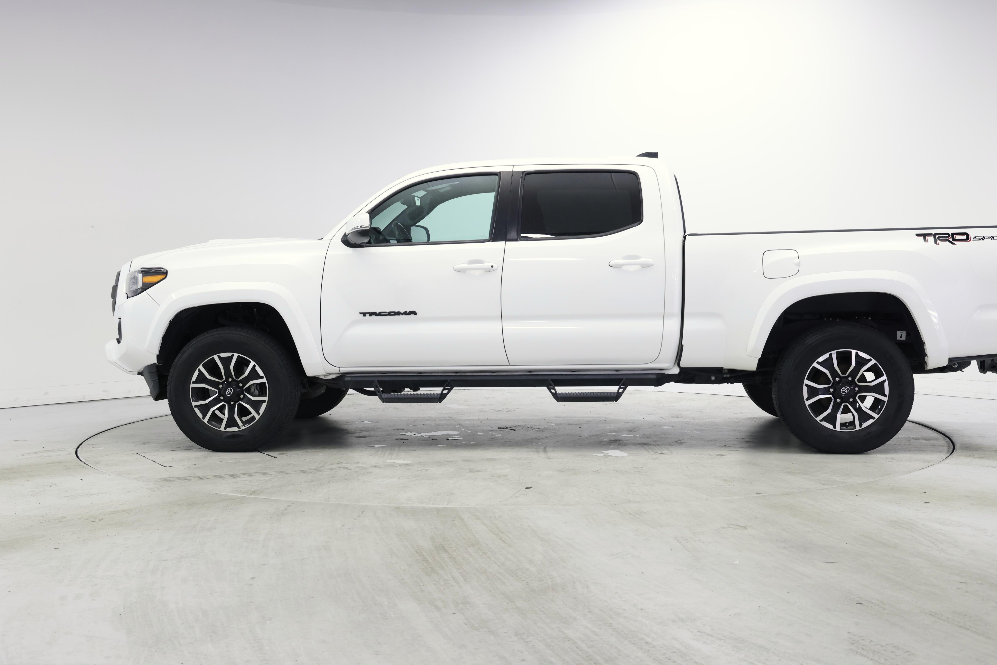 Thumbnail: 2022 Toyota Tacoma - 3