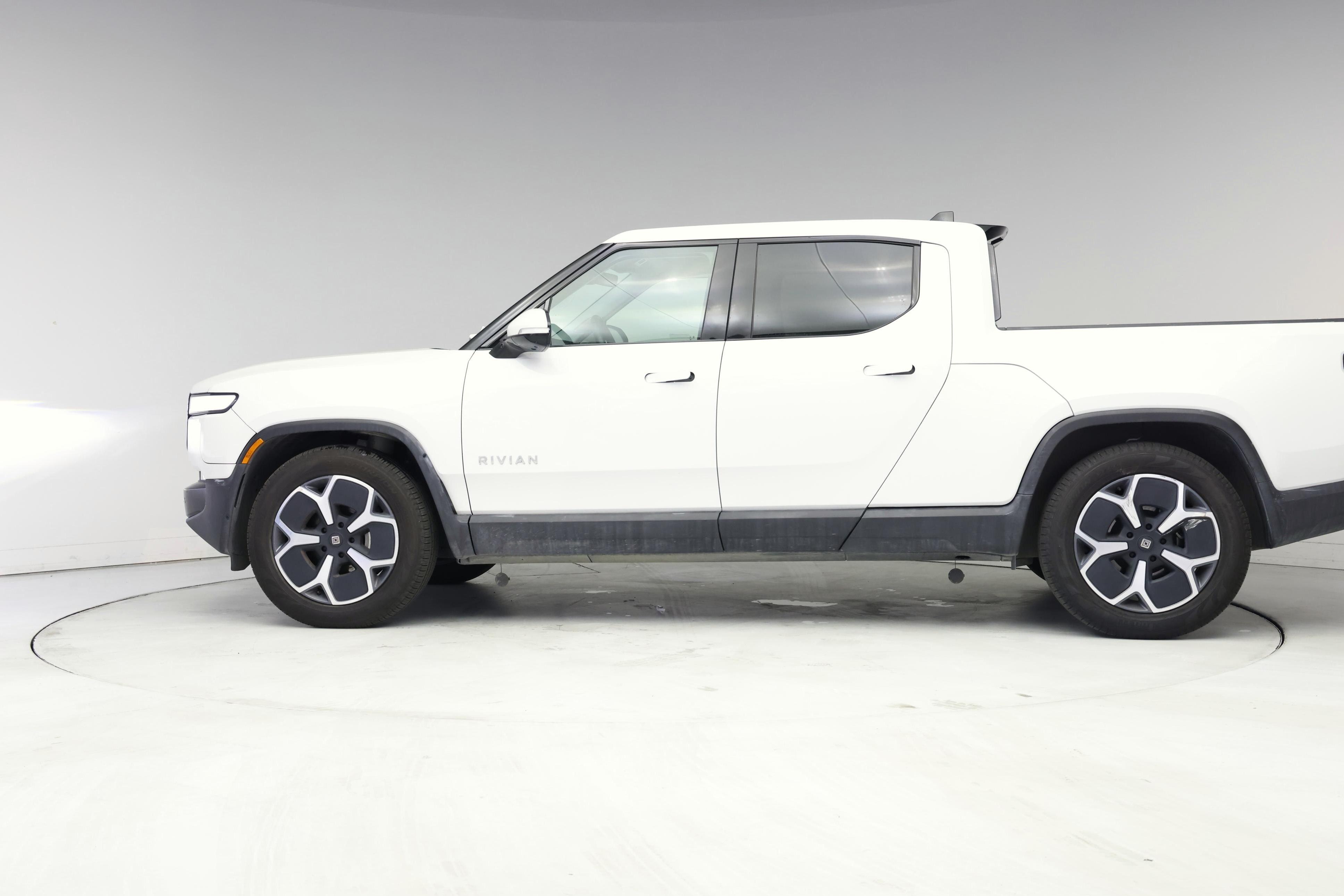 Thumbnail: 2024 Rivian R1T - 3