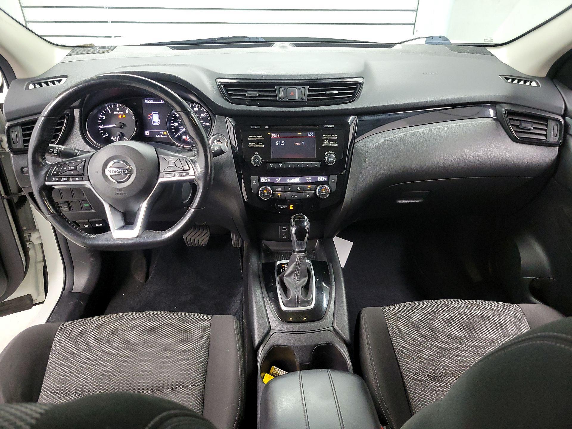 Thumbnail: 2017 Nissan Rogue Sport - 9