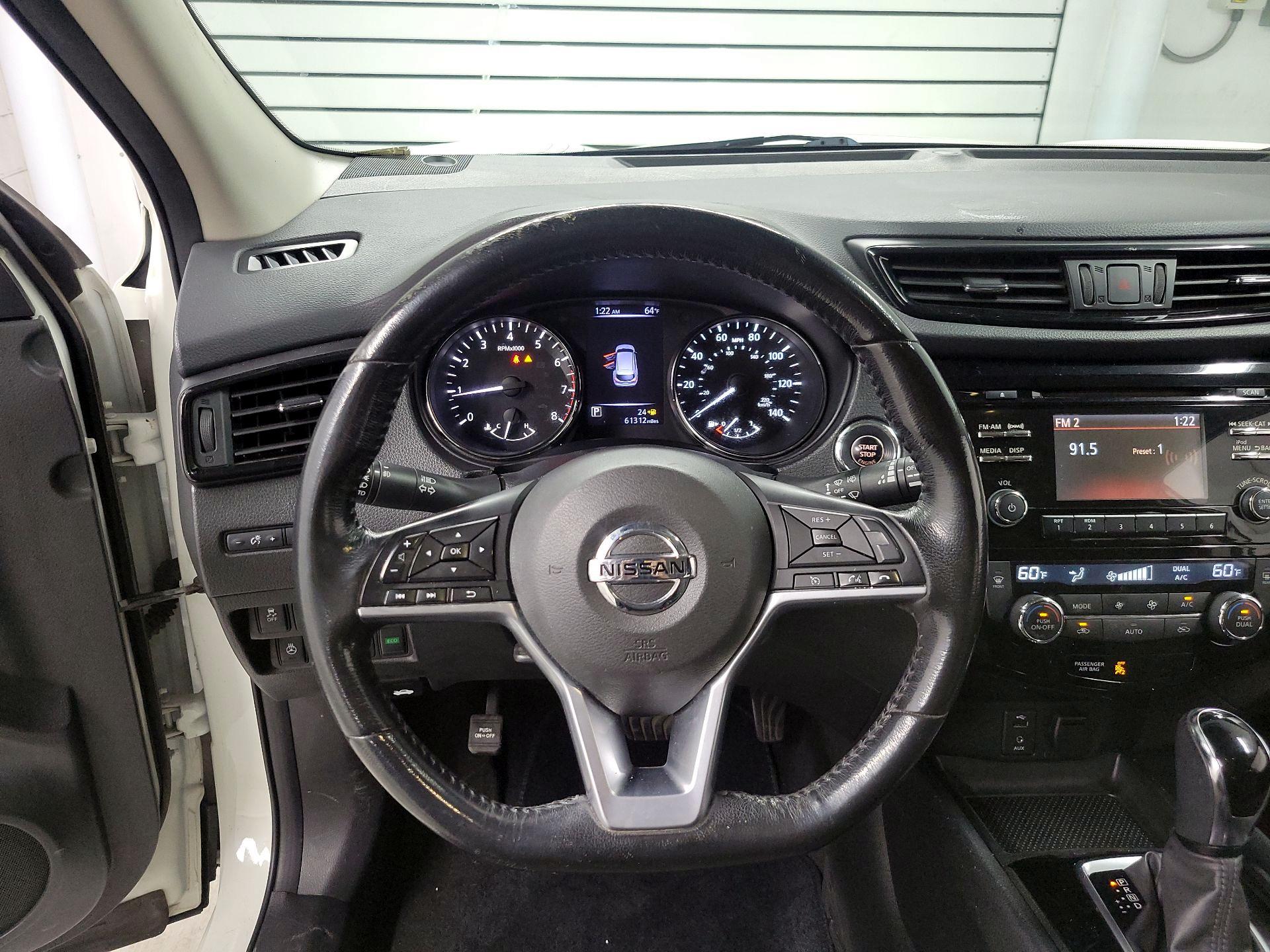 Thumbnail: 2017 Nissan Rogue Sport - 10
