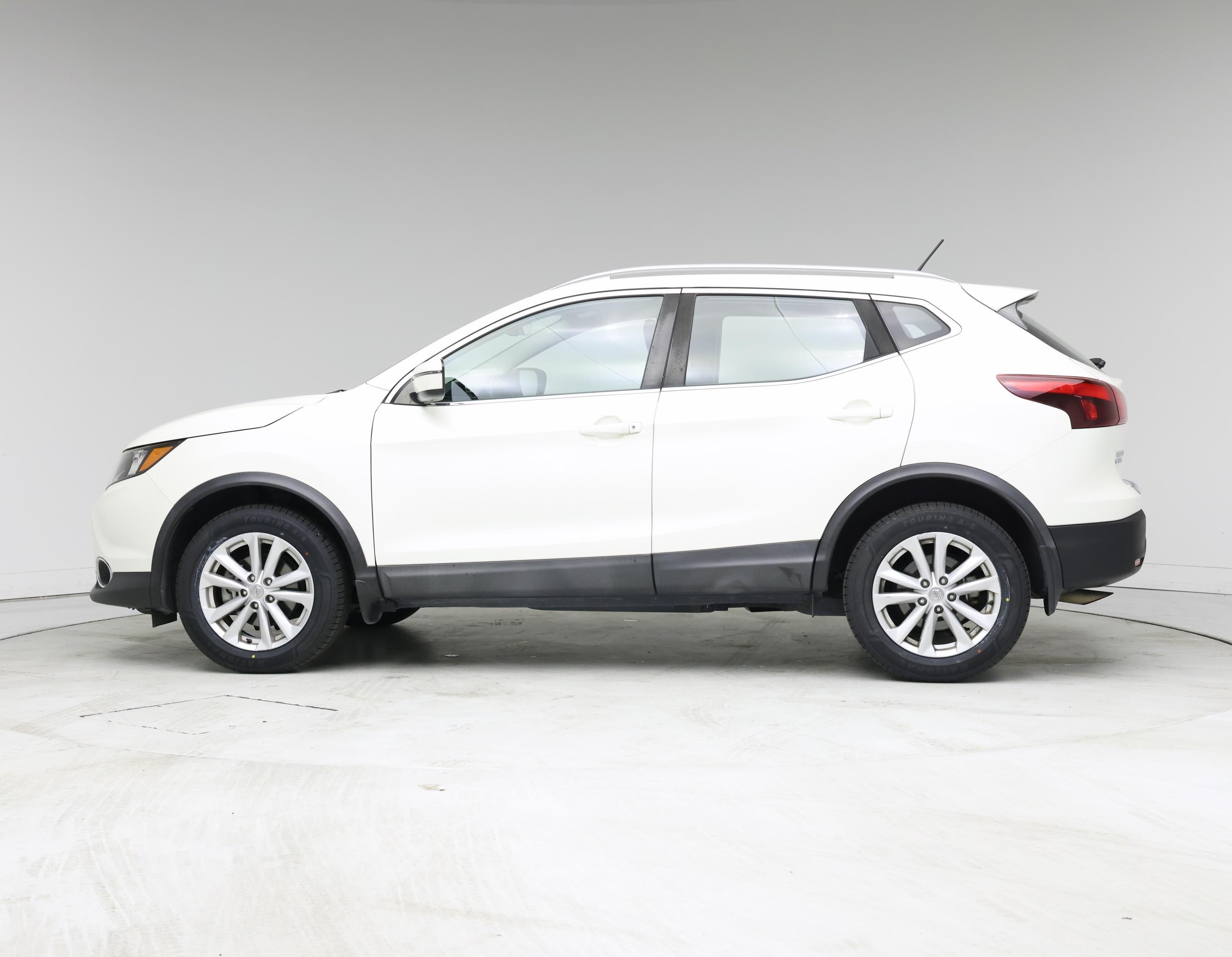 Thumbnail: 2017 Nissan Rogue Sport - 3