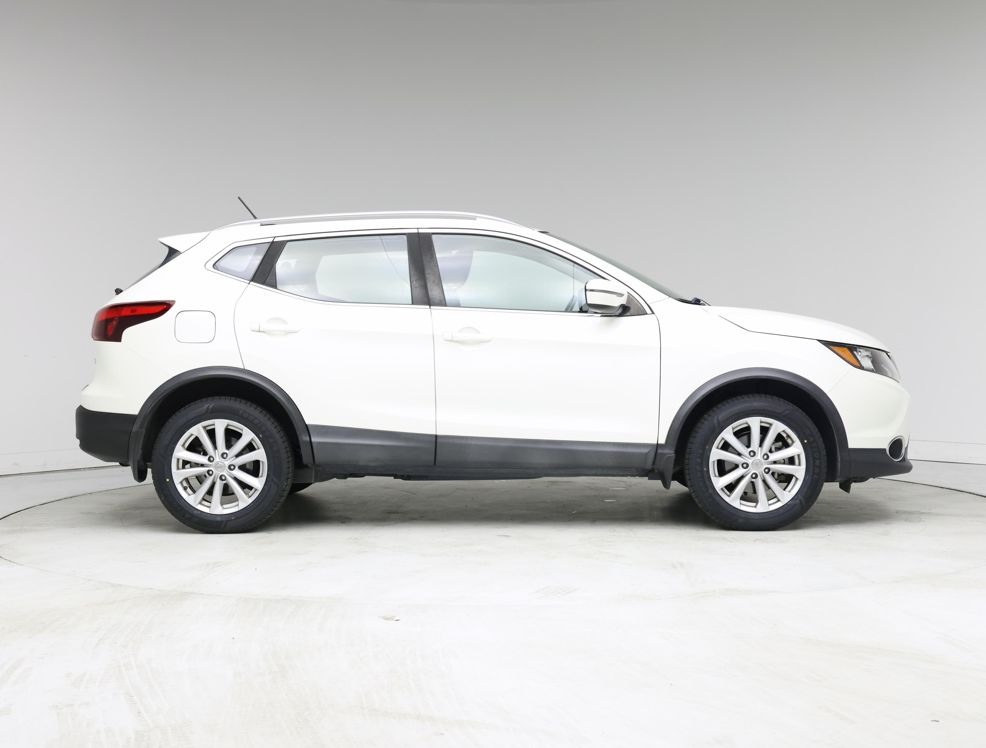 Thumbnail: 2017 Nissan Rogue Sport - 7