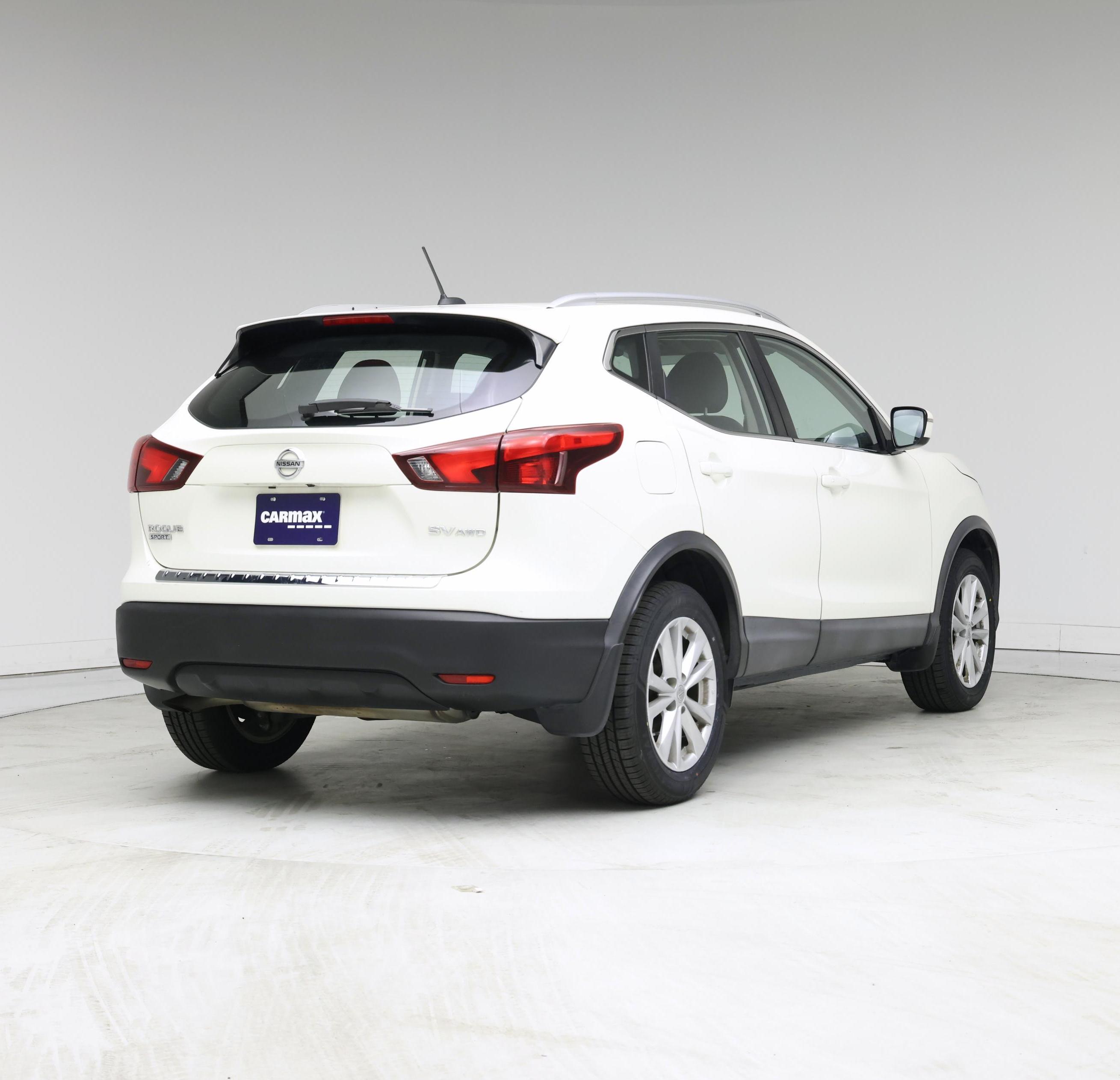 Thumbnail: 2017 Nissan Rogue Sport - 8