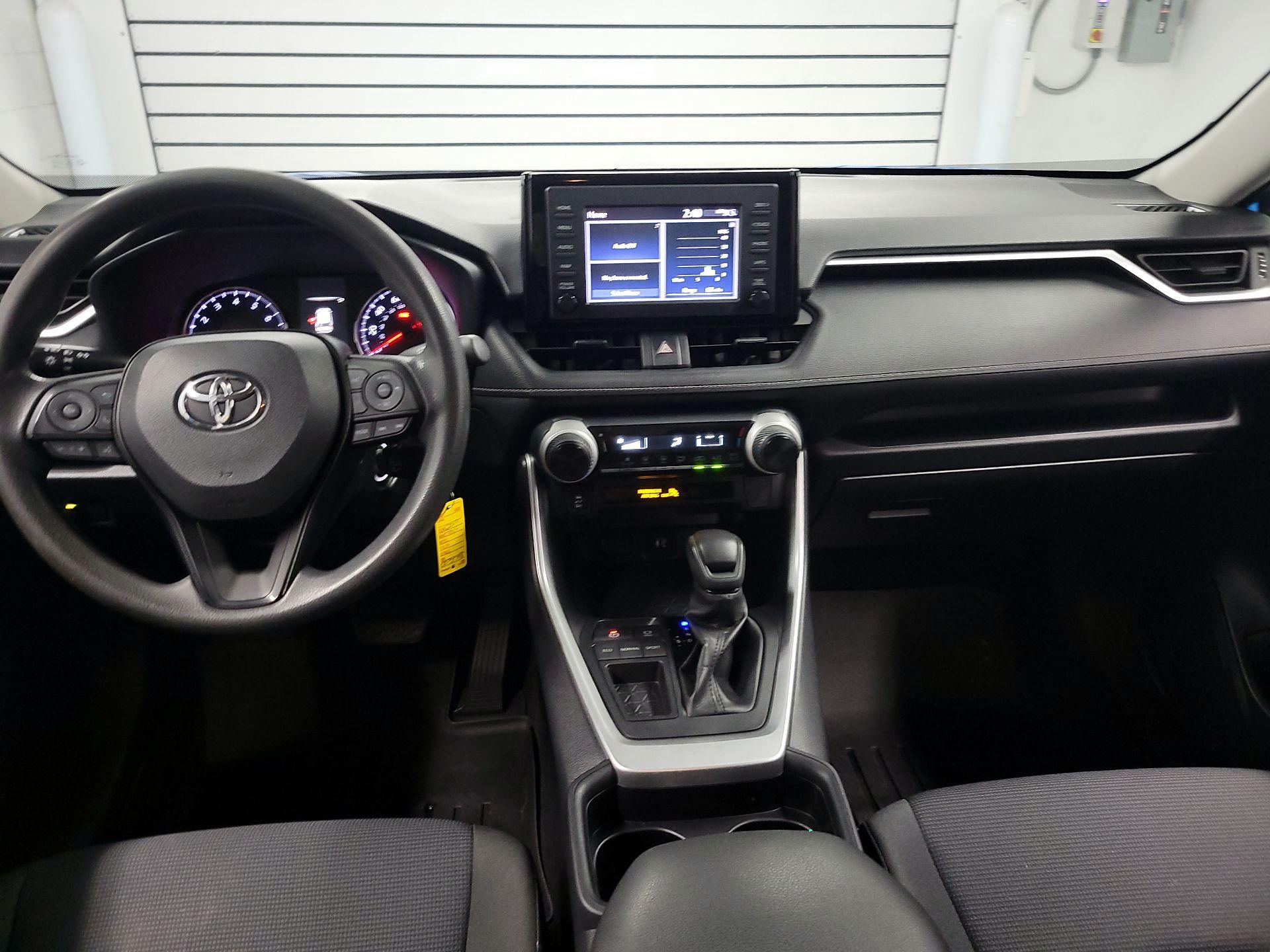 Thumbnail: 2019 Toyota RAV4 - 9