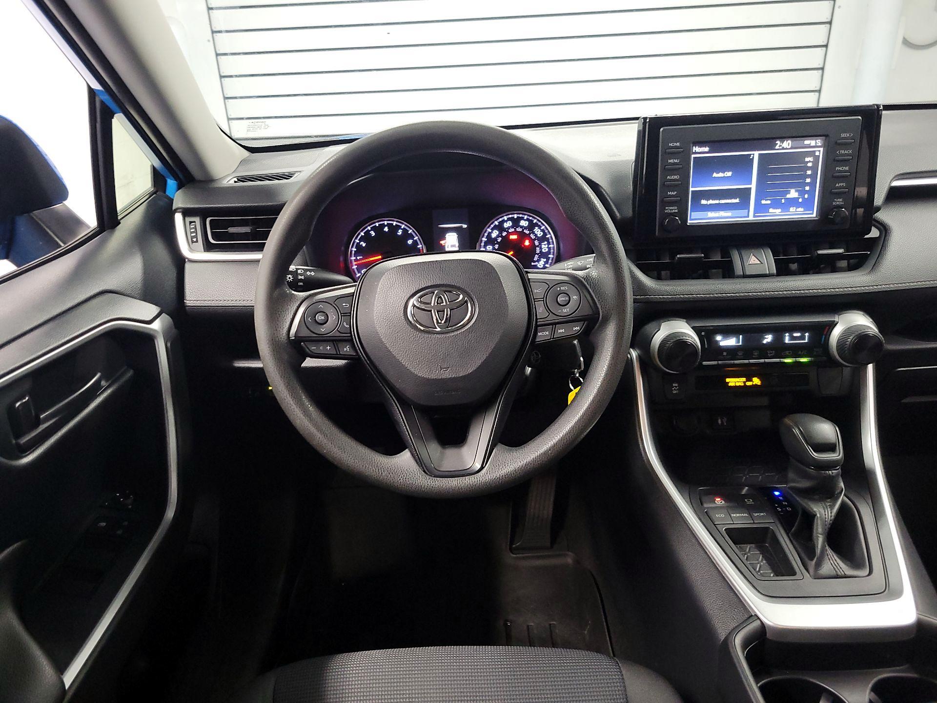 Thumbnail: 2019 Toyota RAV4 - 10