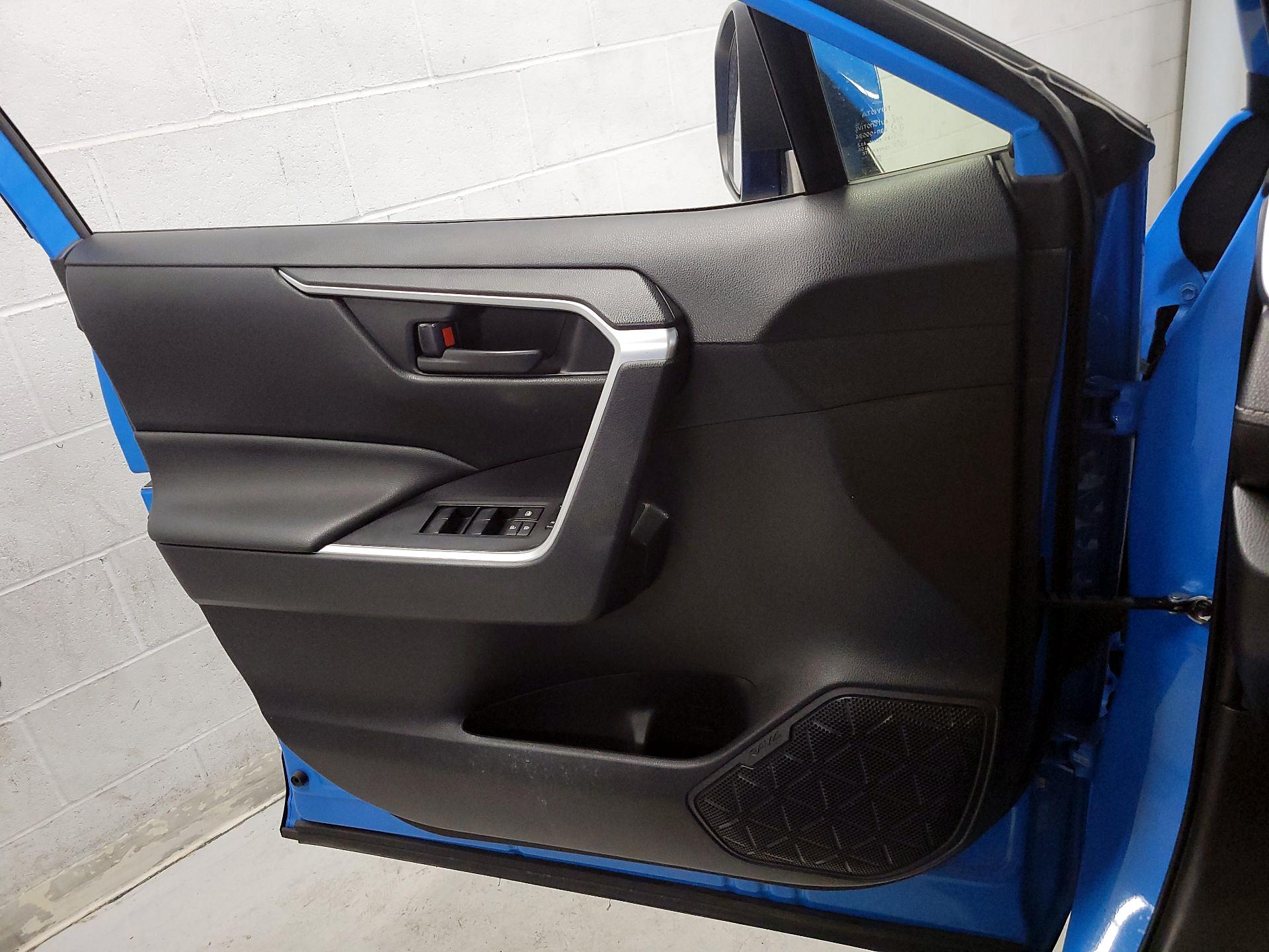 Thumbnail: 2019 Toyota RAV4 - 12