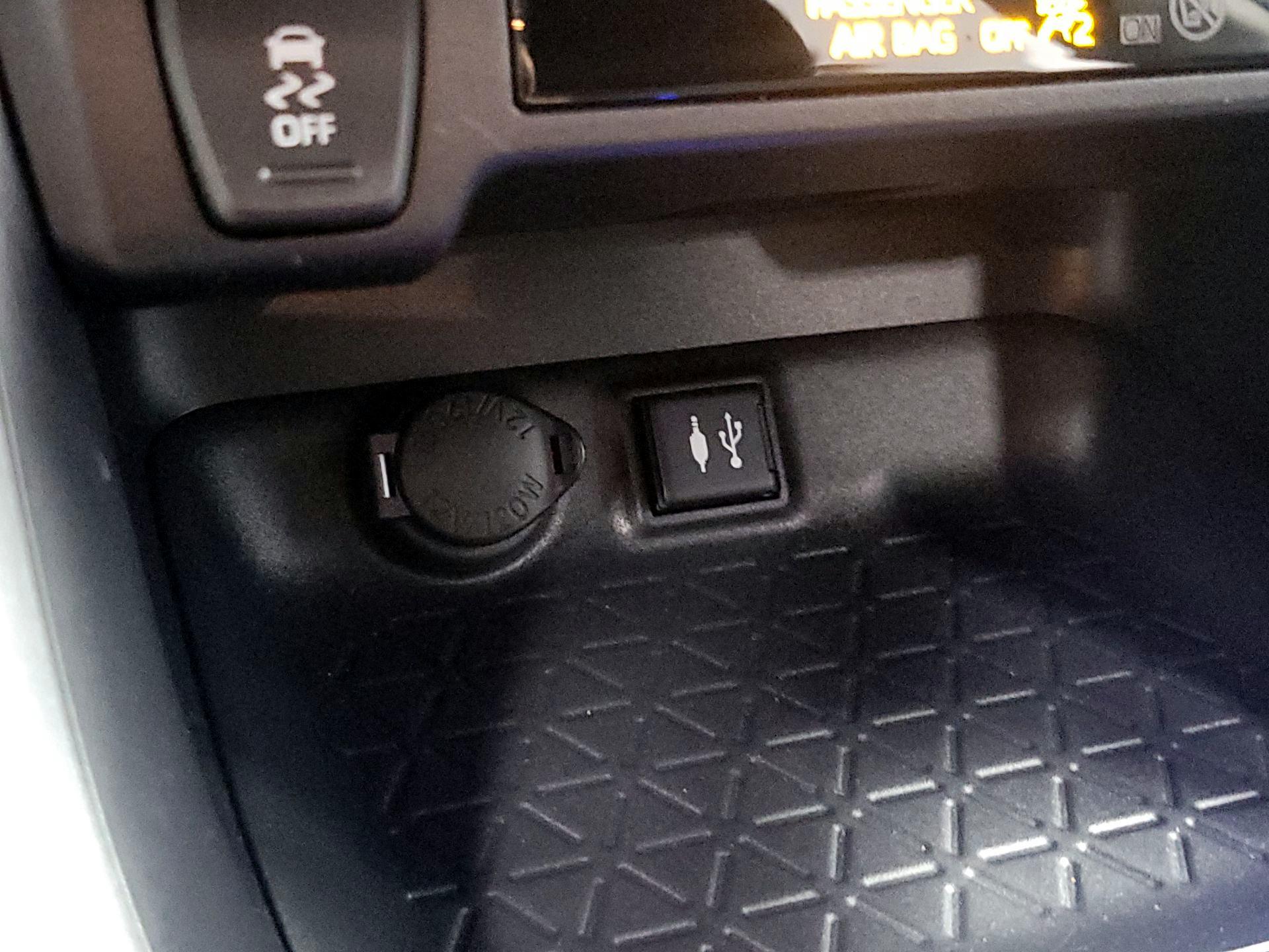 Thumbnail: 2019 Toyota RAV4 - 18