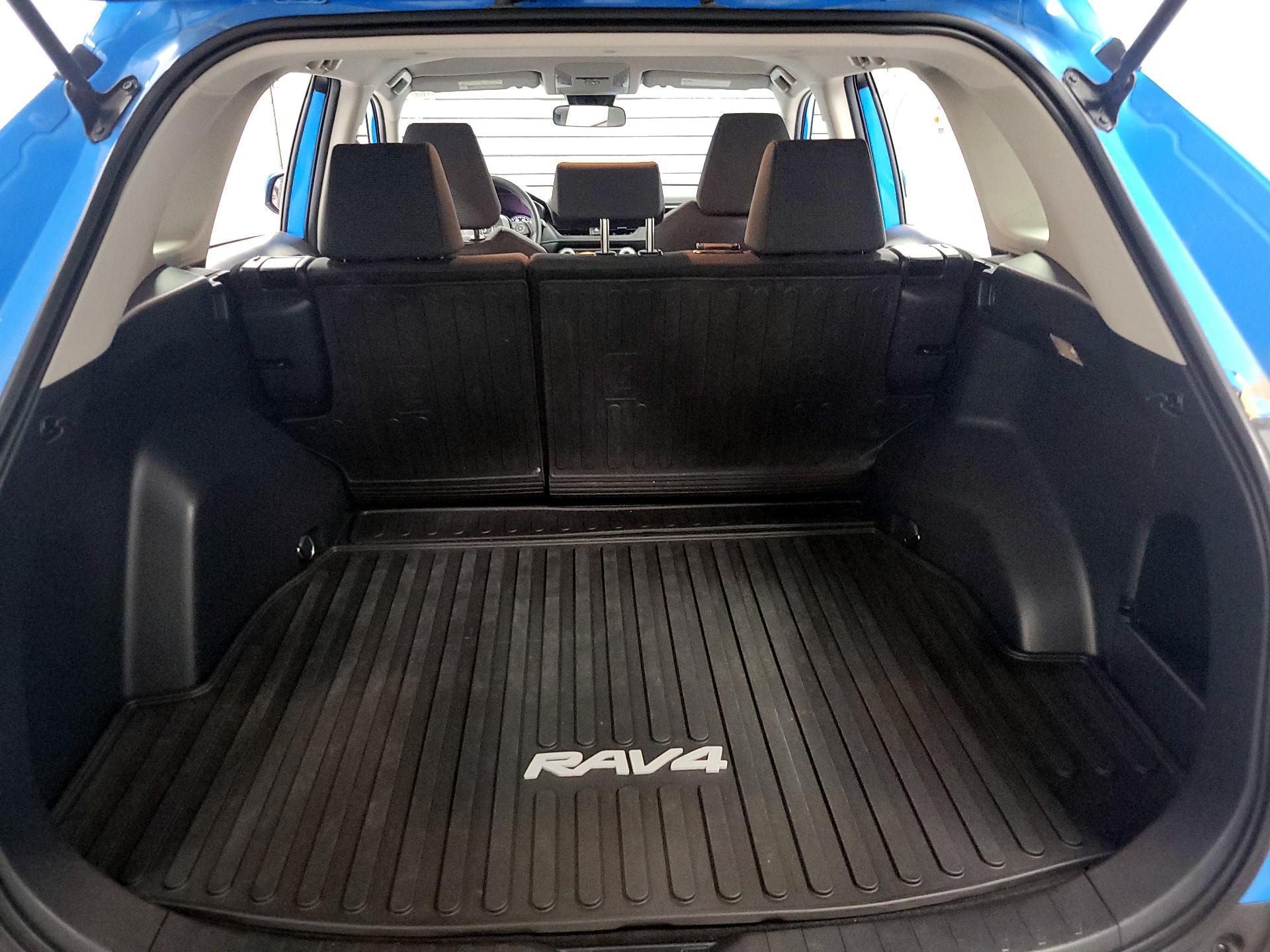 Thumbnail: 2019 Toyota RAV4 - 20