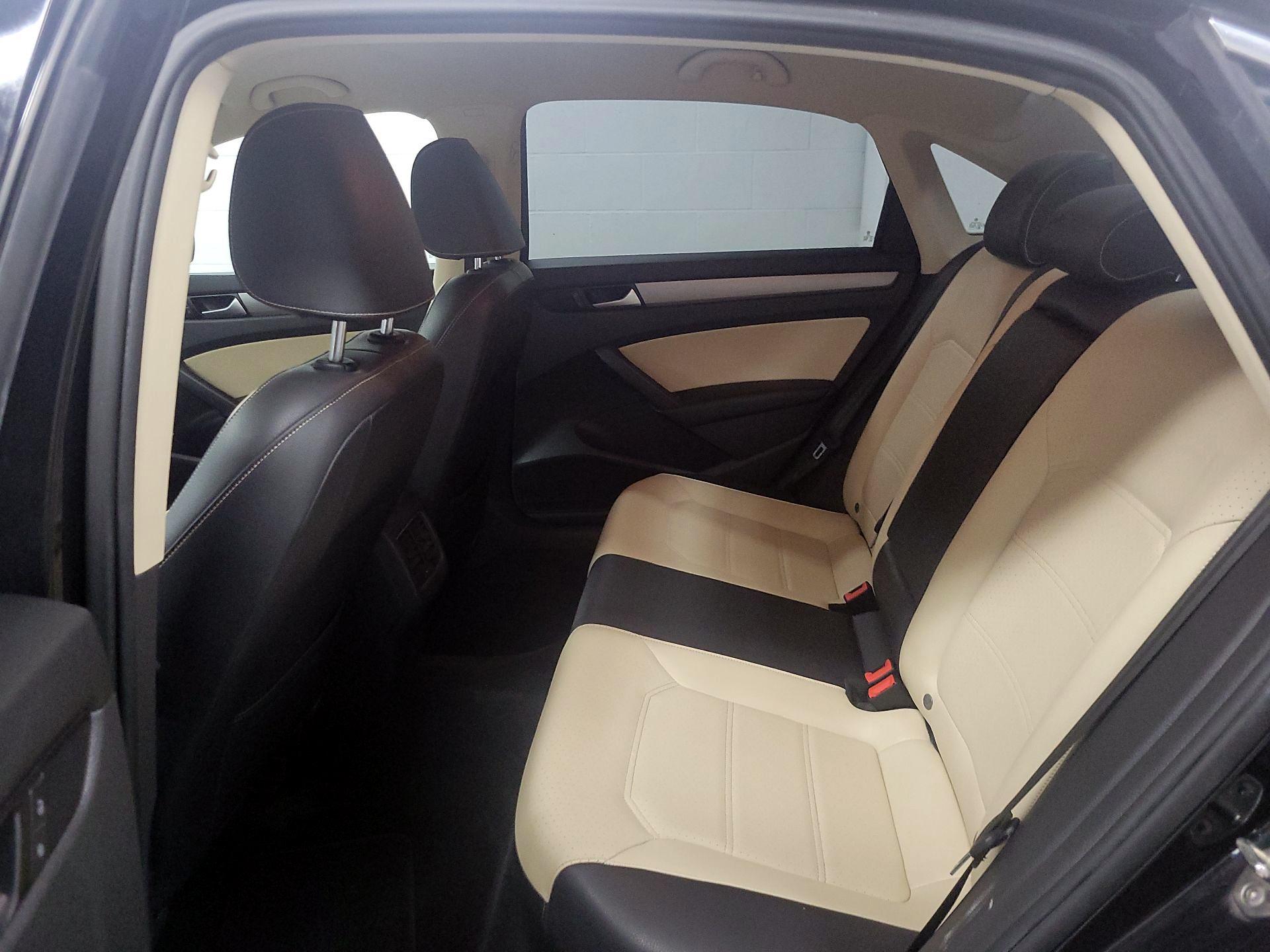 Thumbnail: 2015 Volkswagen Passat - 17