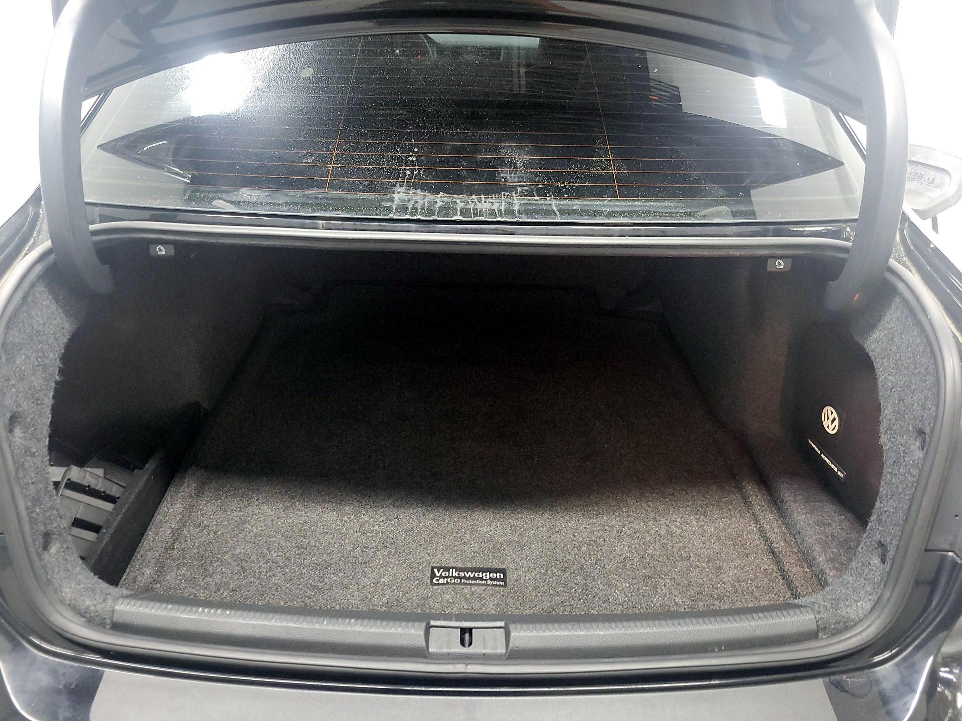 Thumbnail: 2015 Volkswagen Passat - 18