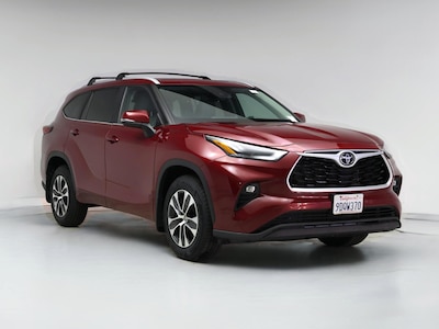 Red 2023 Toyota Highlander XLE