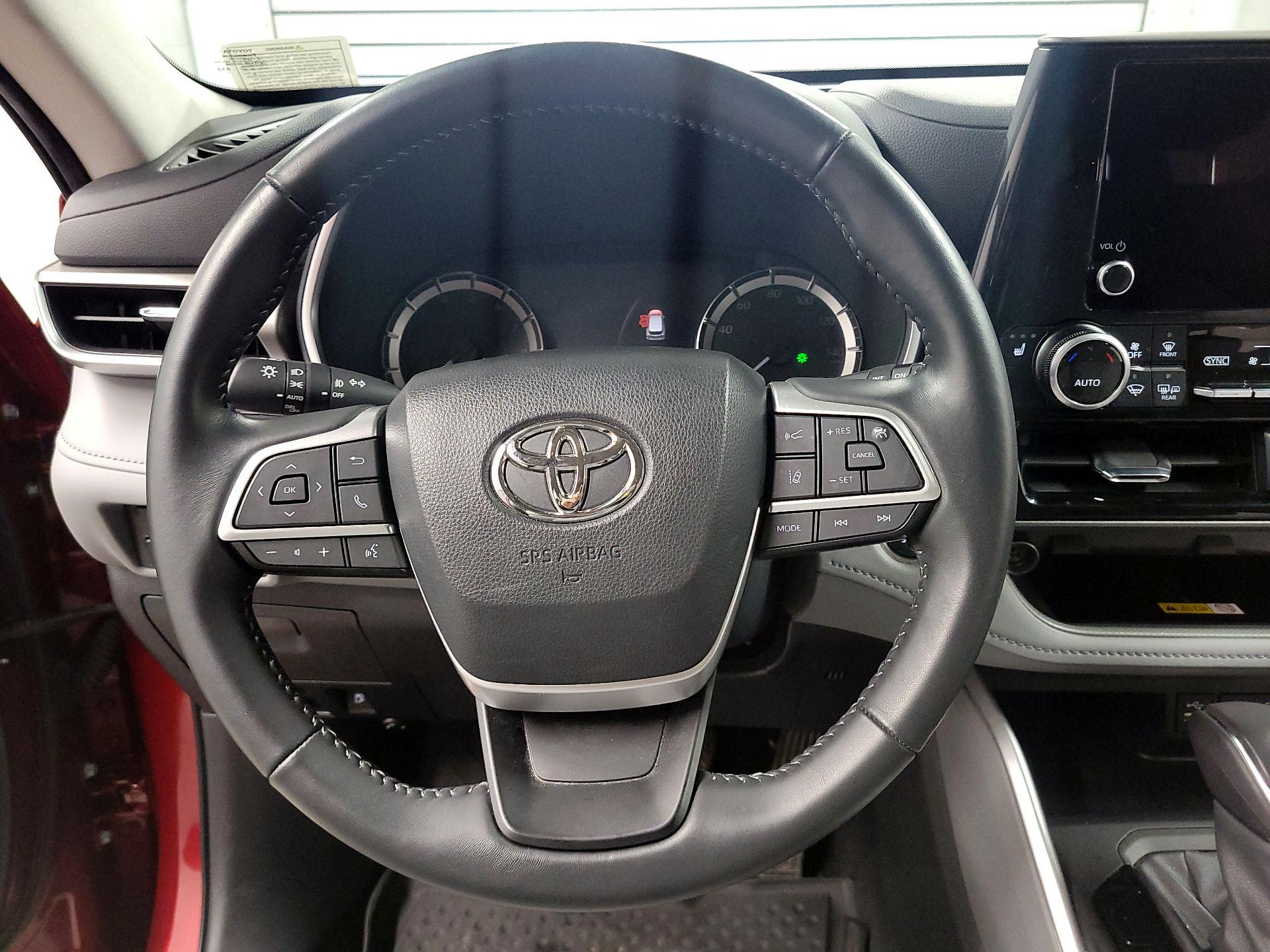 Thumbnail: 2023 Toyota Highlander - 10