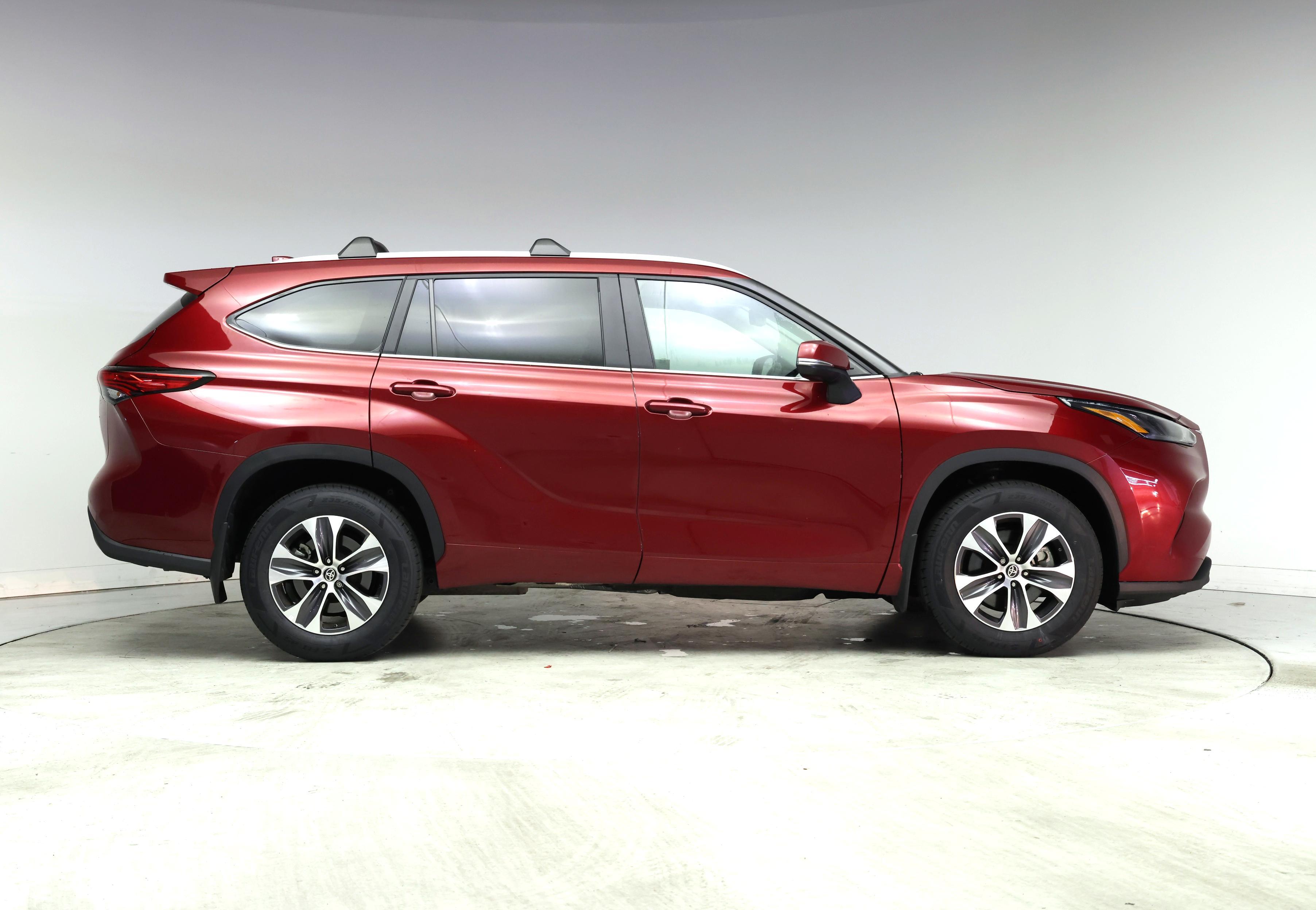 Thumbnail: 2023 Toyota Highlander - 7