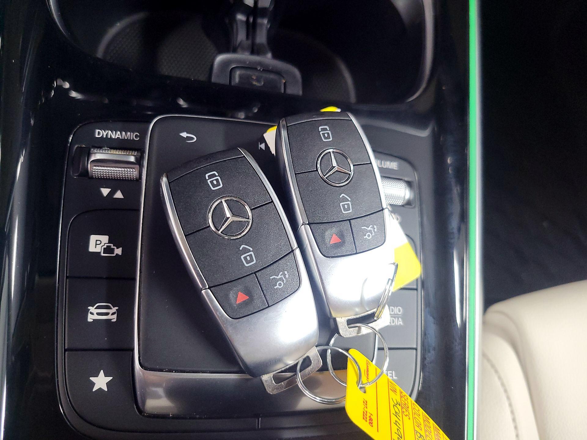 Thumbnail: 2023 Mercedes-Benz GLB - 20