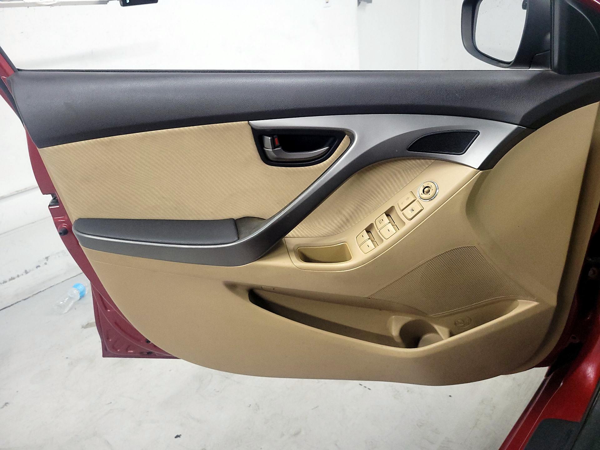 Thumbnail: 2013 Hyundai Elantra - 12