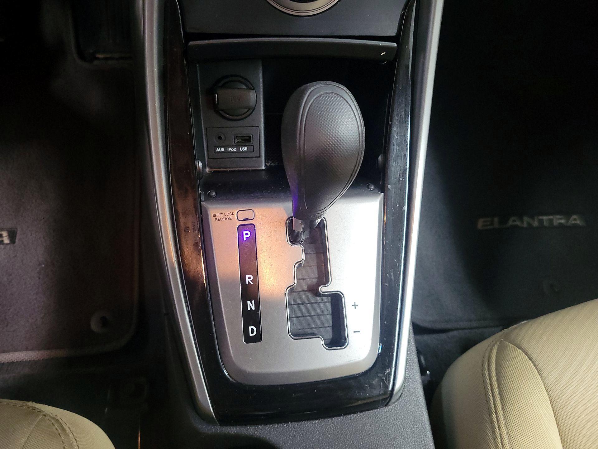 Thumbnail: 2013 Hyundai Elantra - 15