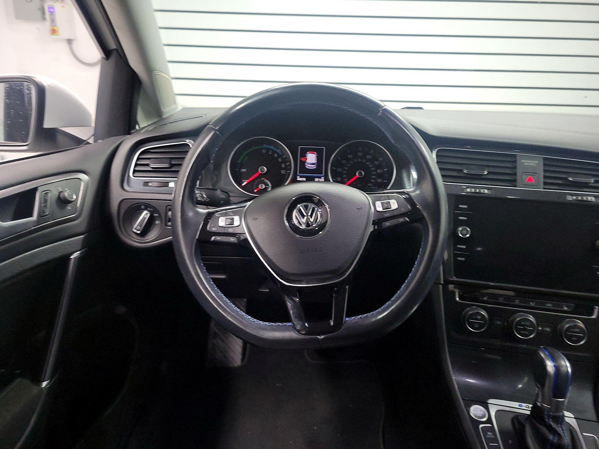 Thumbnail: 2019 Volkswagen e-Golf - 10