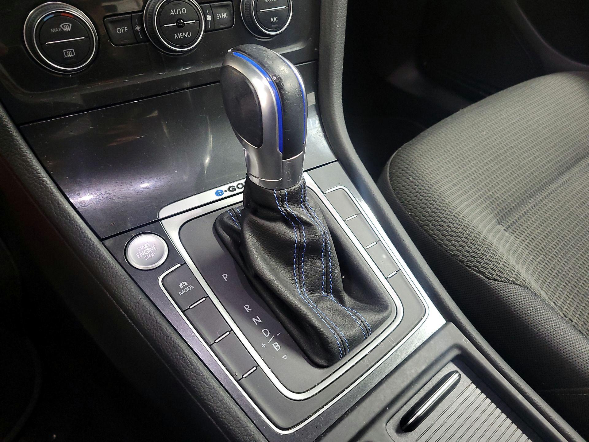 Thumbnail: 2019 Volkswagen e-Golf - 17