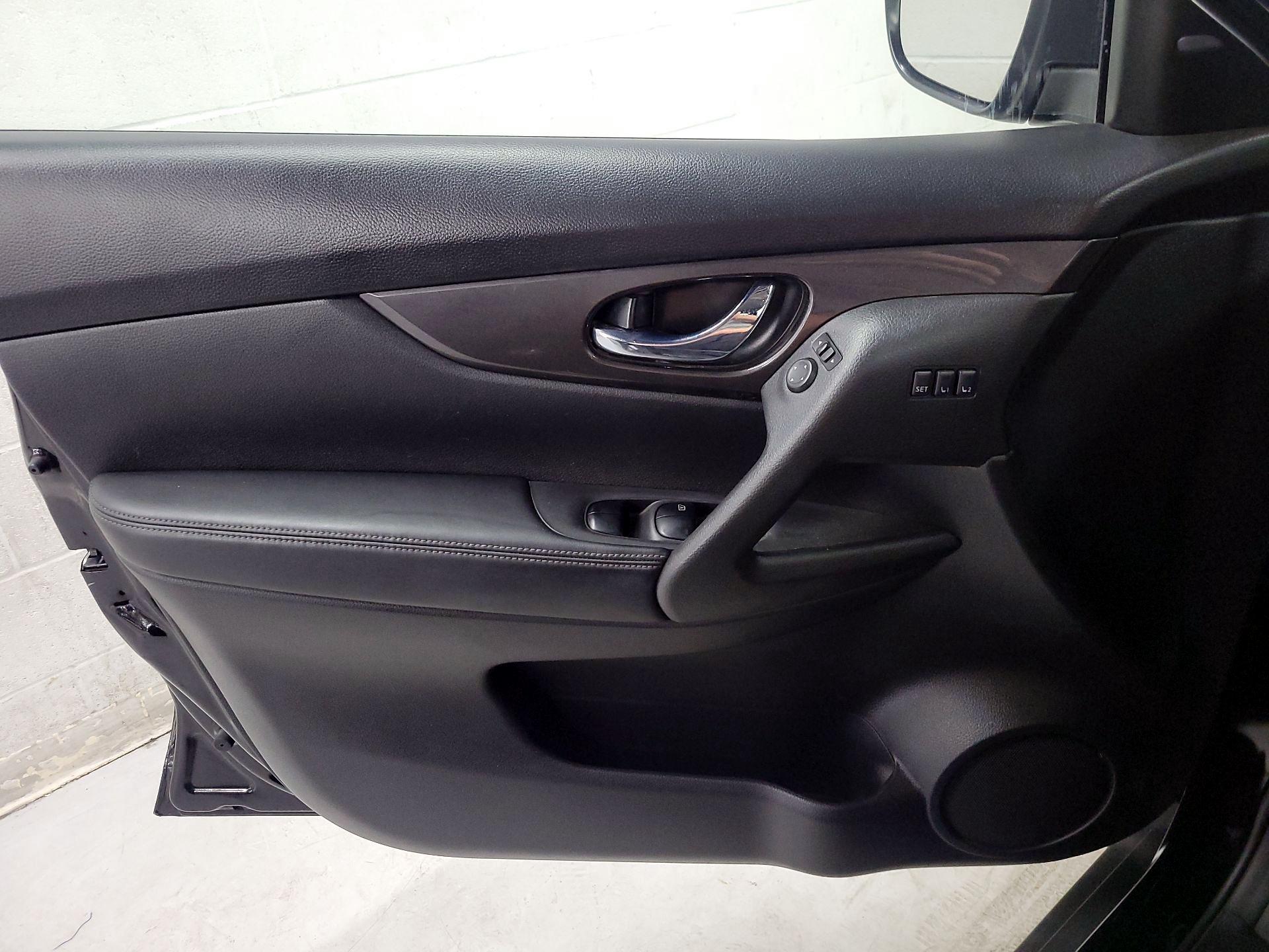 Thumbnail: 2019 Nissan Rogue - 12