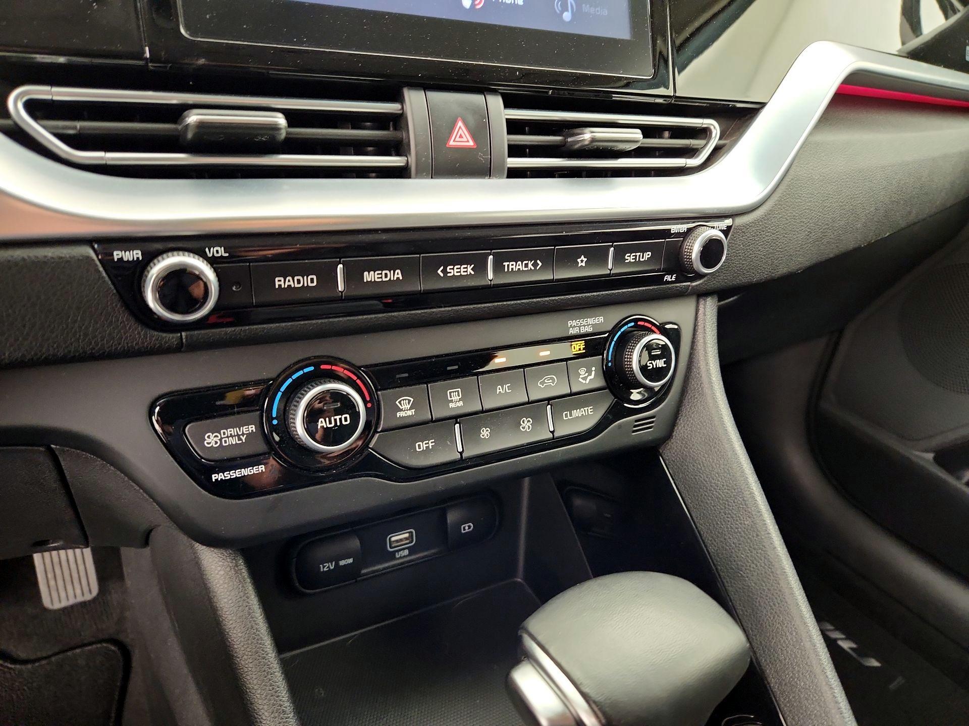 Thumbnail: 2022 Kia Niro - 14