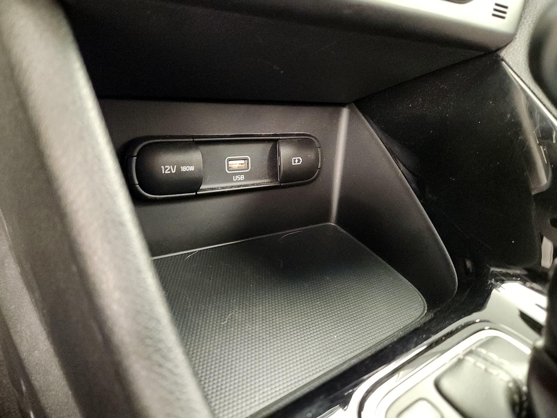 Thumbnail: 2022 Kia Niro - 16