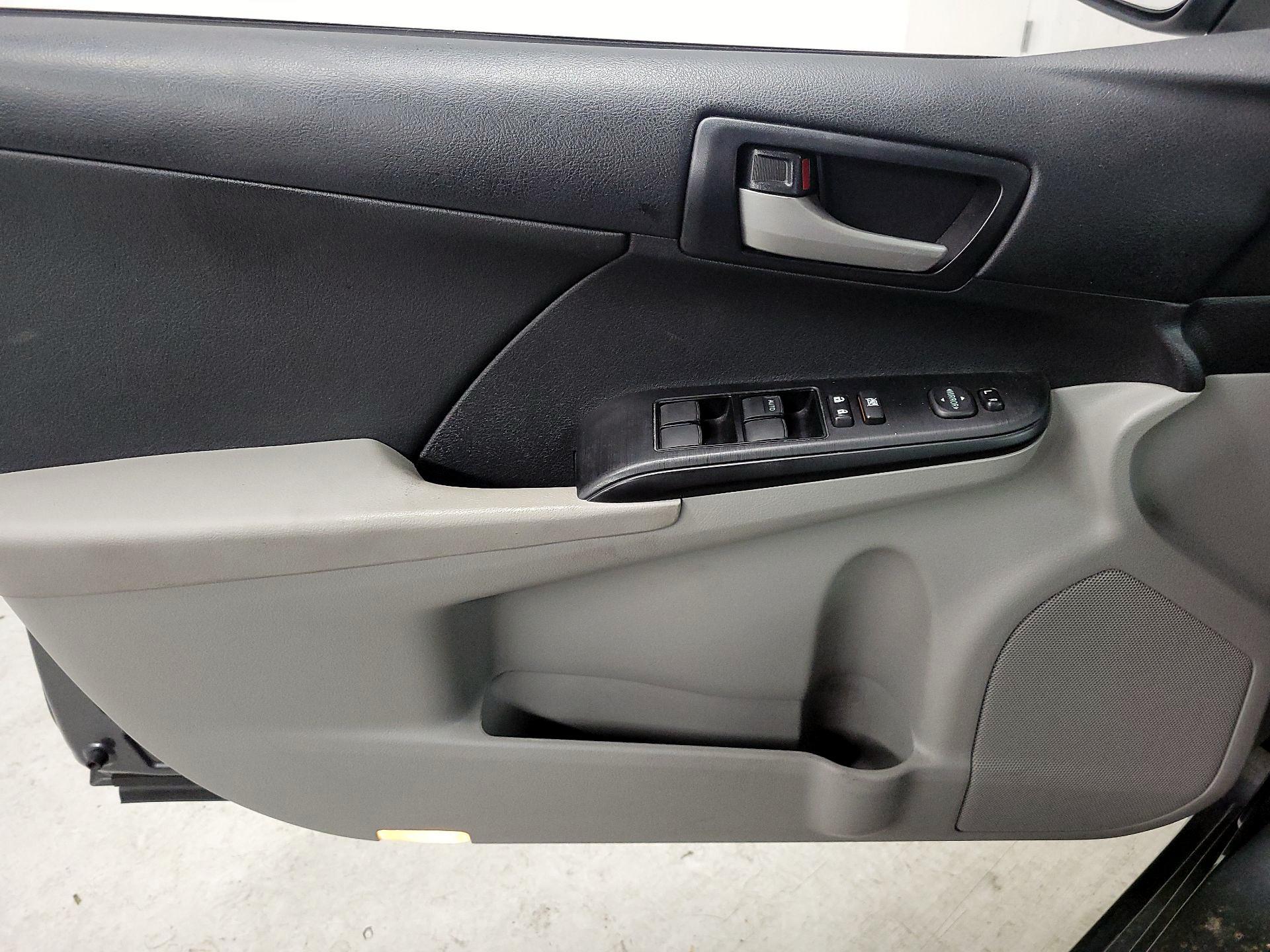 Thumbnail: 2013 Toyota Camry - 12