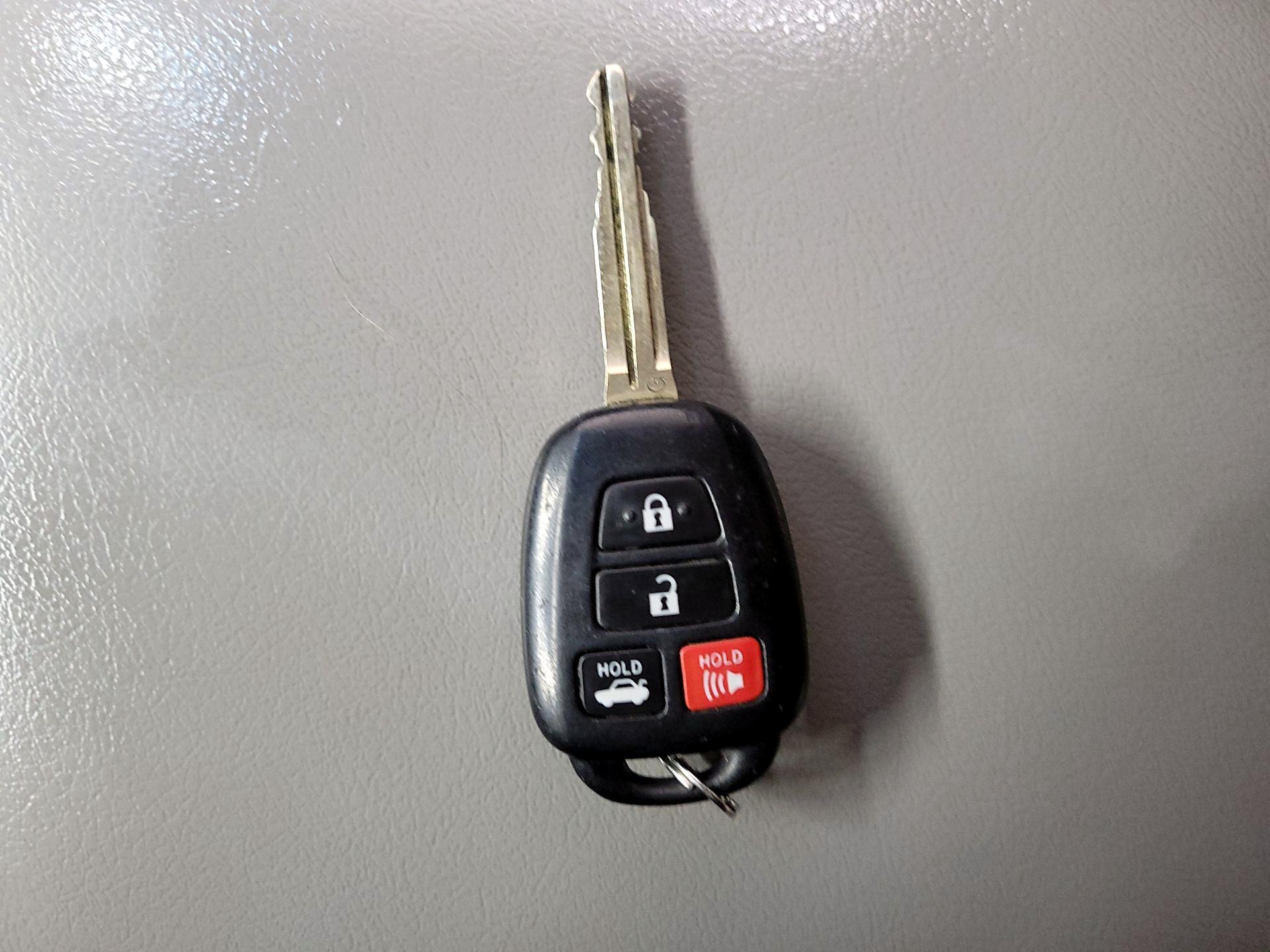 Thumbnail: 2013 Toyota Camry - 19