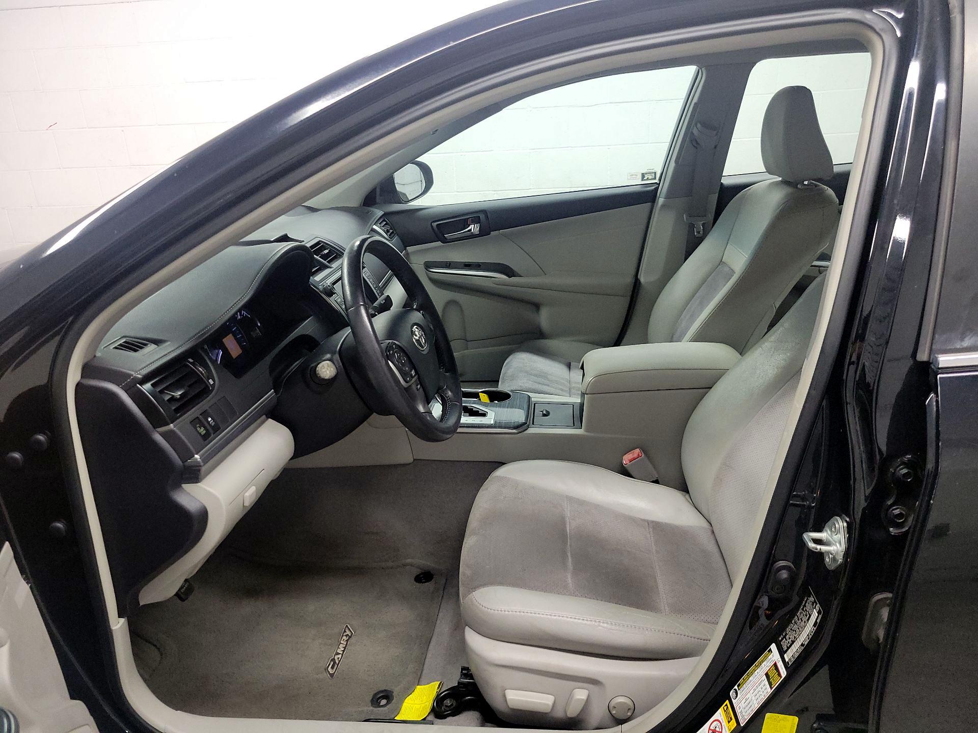 Thumbnail: 2013 Toyota Camry - 11
