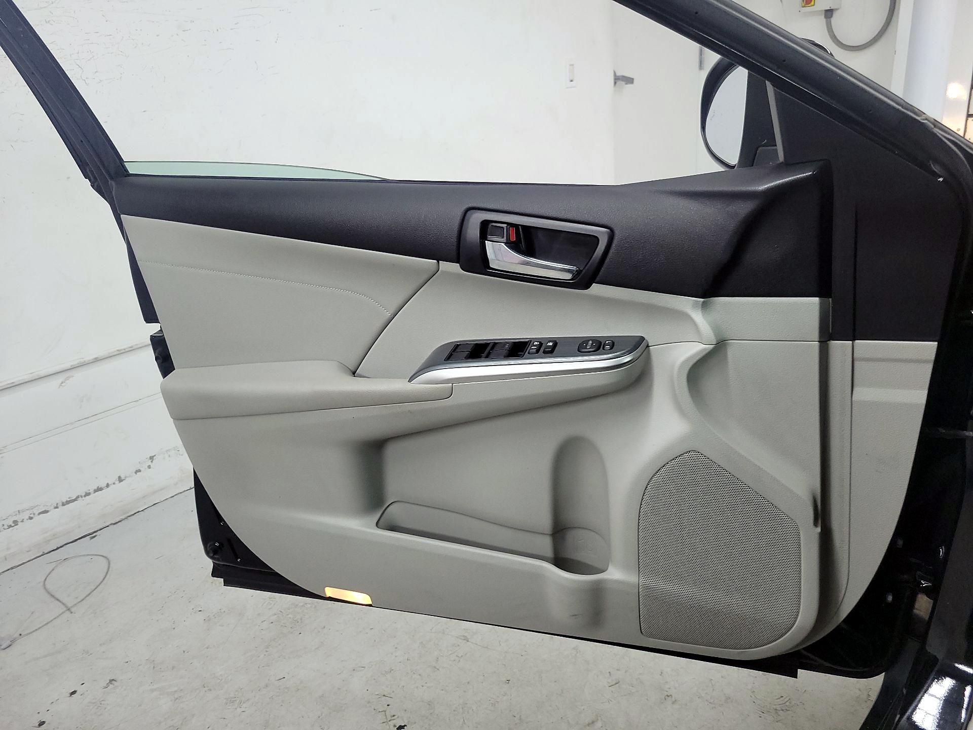 Thumbnail: 2013 Toyota Camry - 12