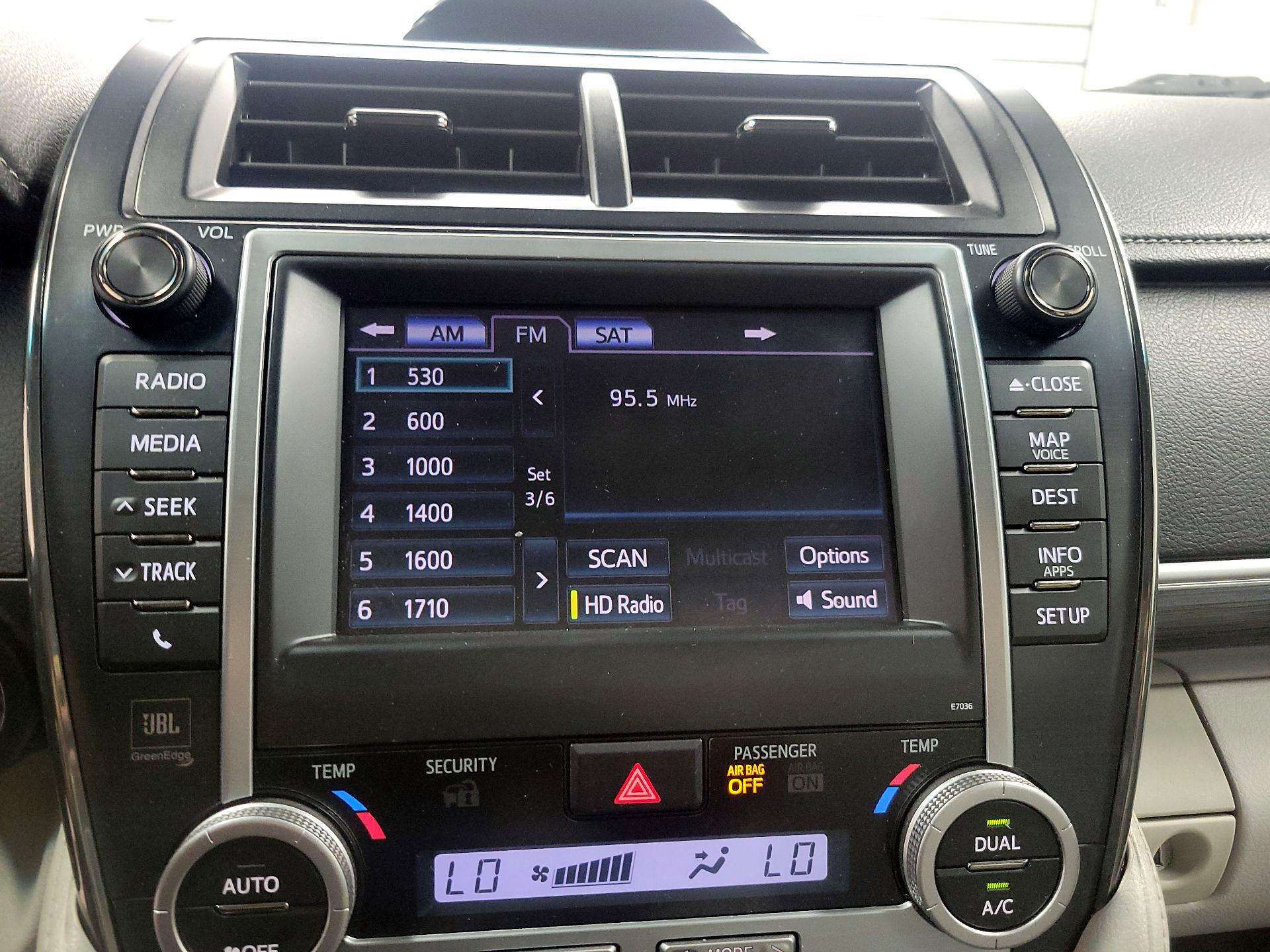 Thumbnail: 2013 Toyota Camry - 14