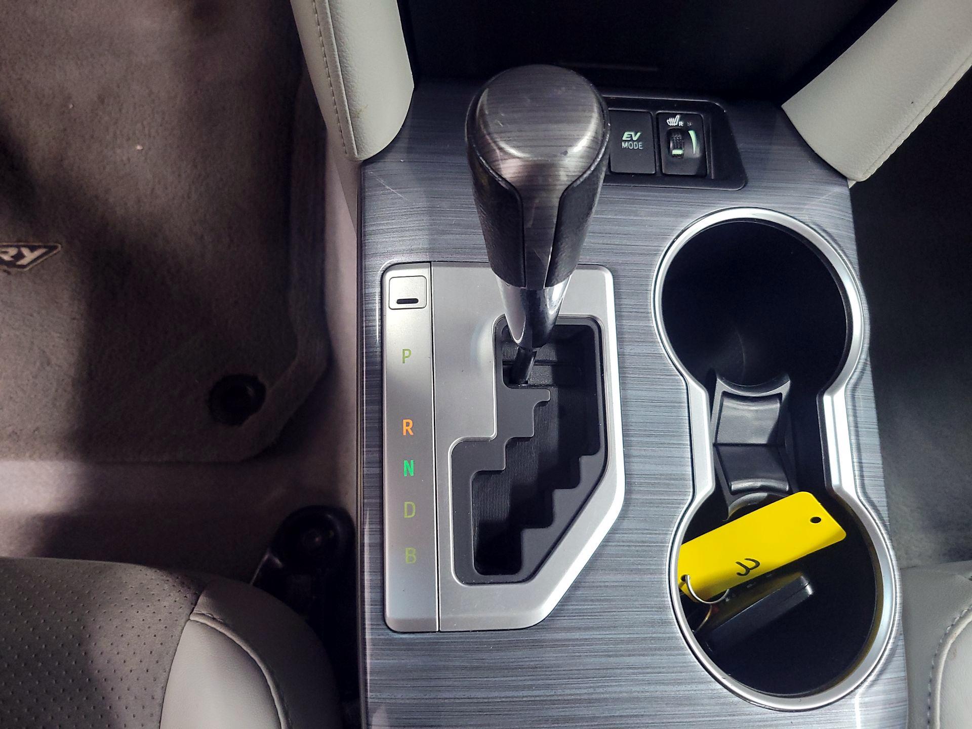 Thumbnail: 2013 Toyota Camry - 16