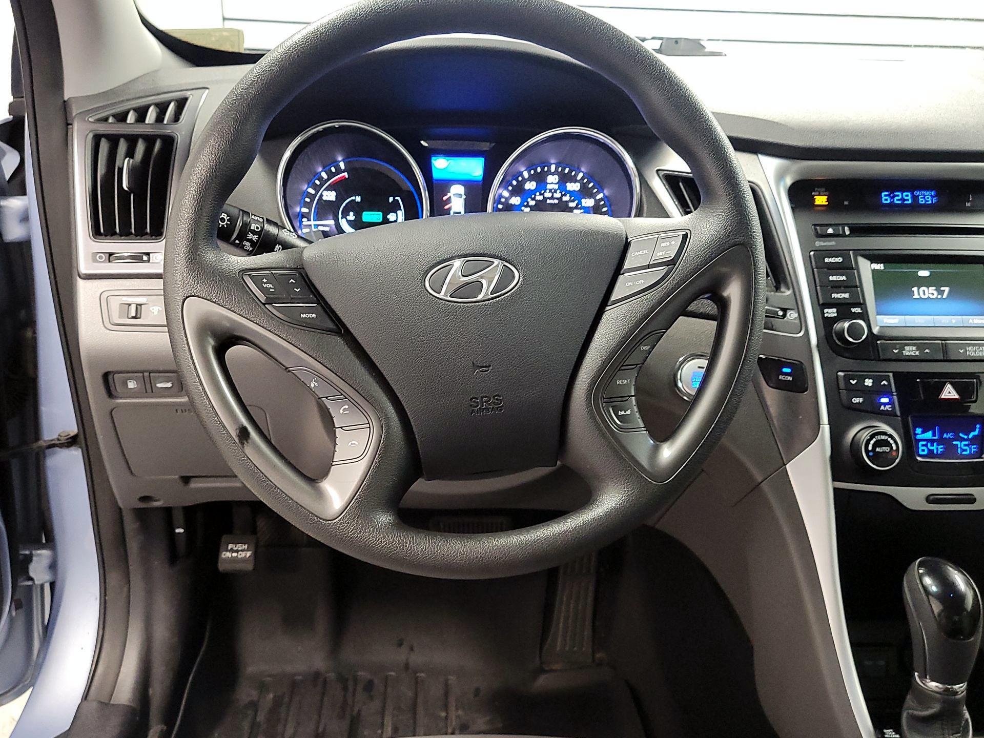 Thumbnail: 2015 Hyundai Sonata - 10