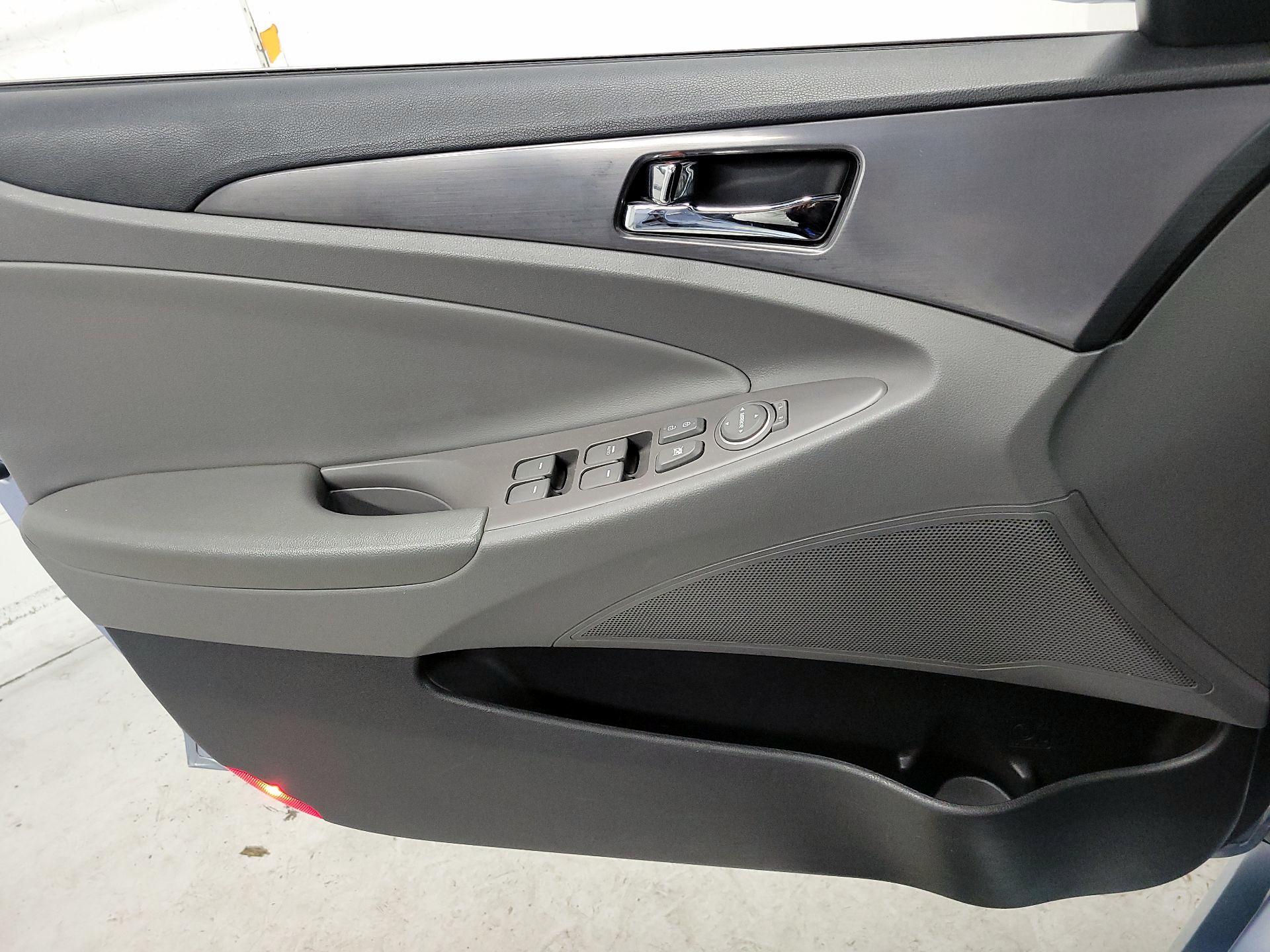 Thumbnail: 2015 Hyundai Sonata - 12