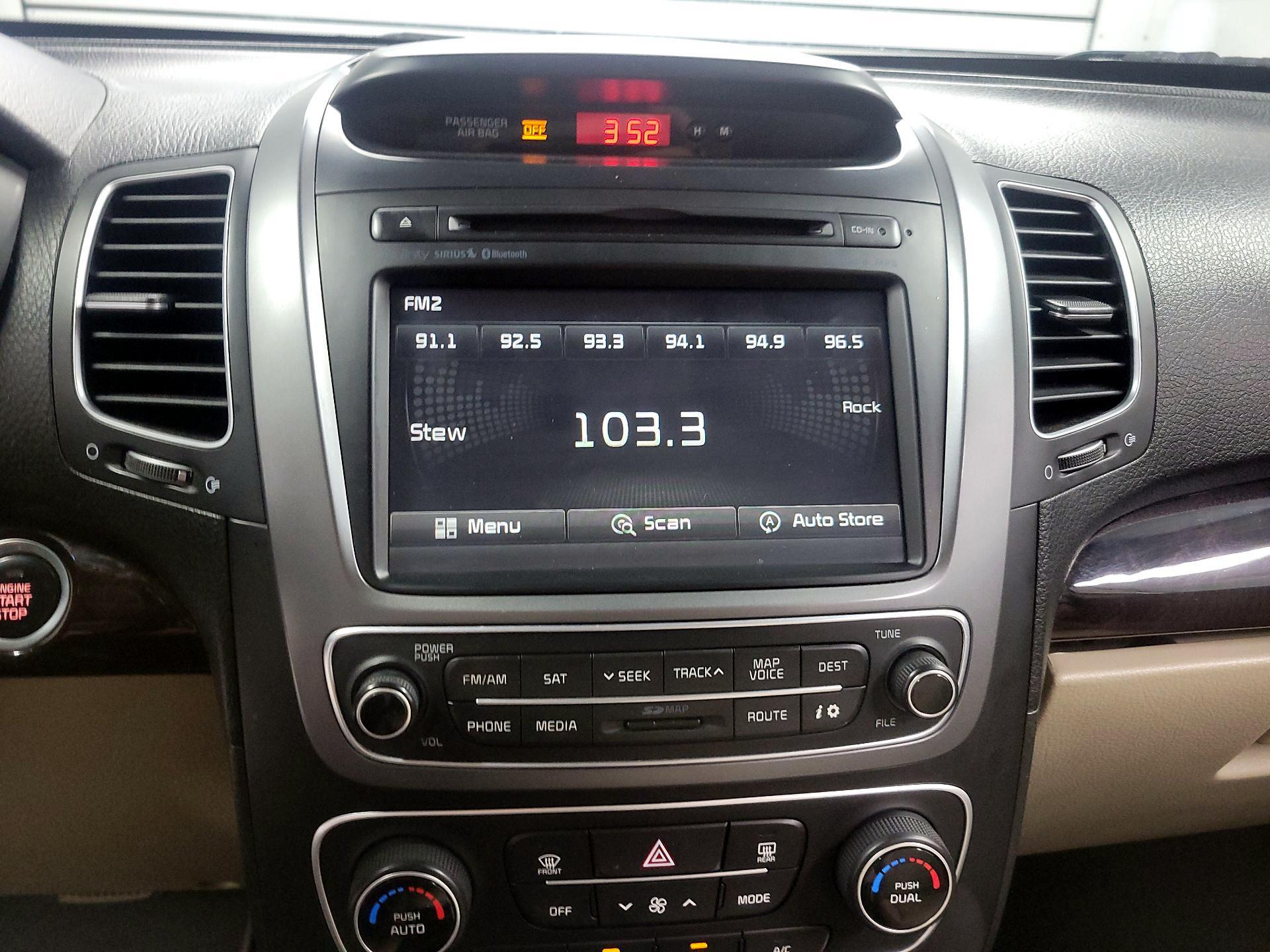 Thumbnail: 2015 Kia Sorento - 14