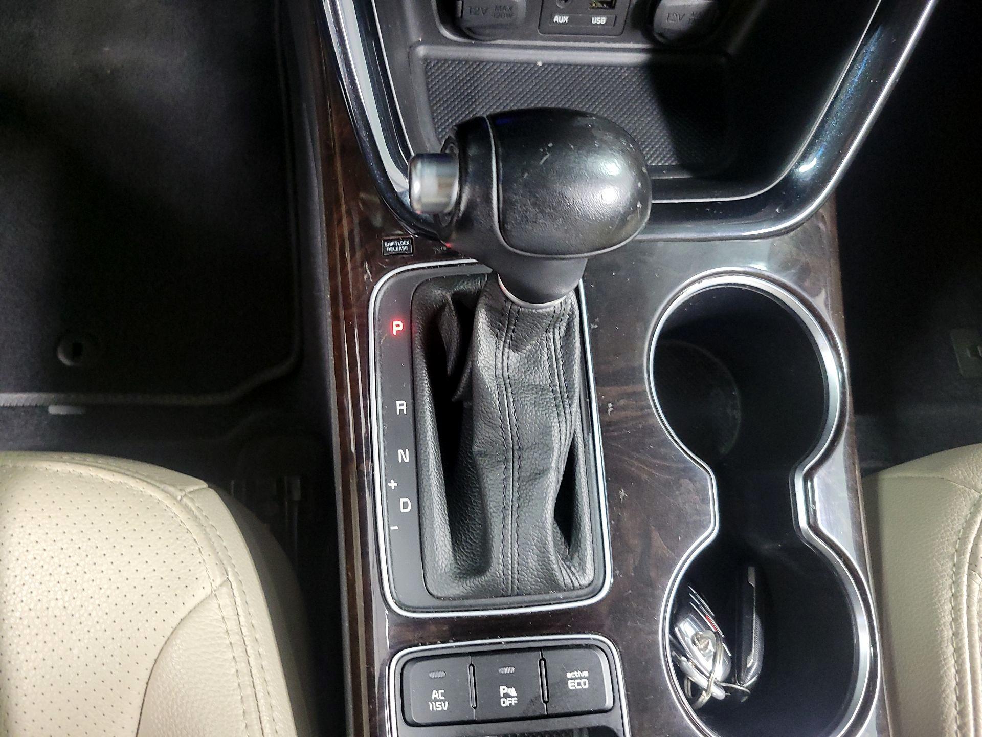 Thumbnail: 2015 Kia Sorento - 16