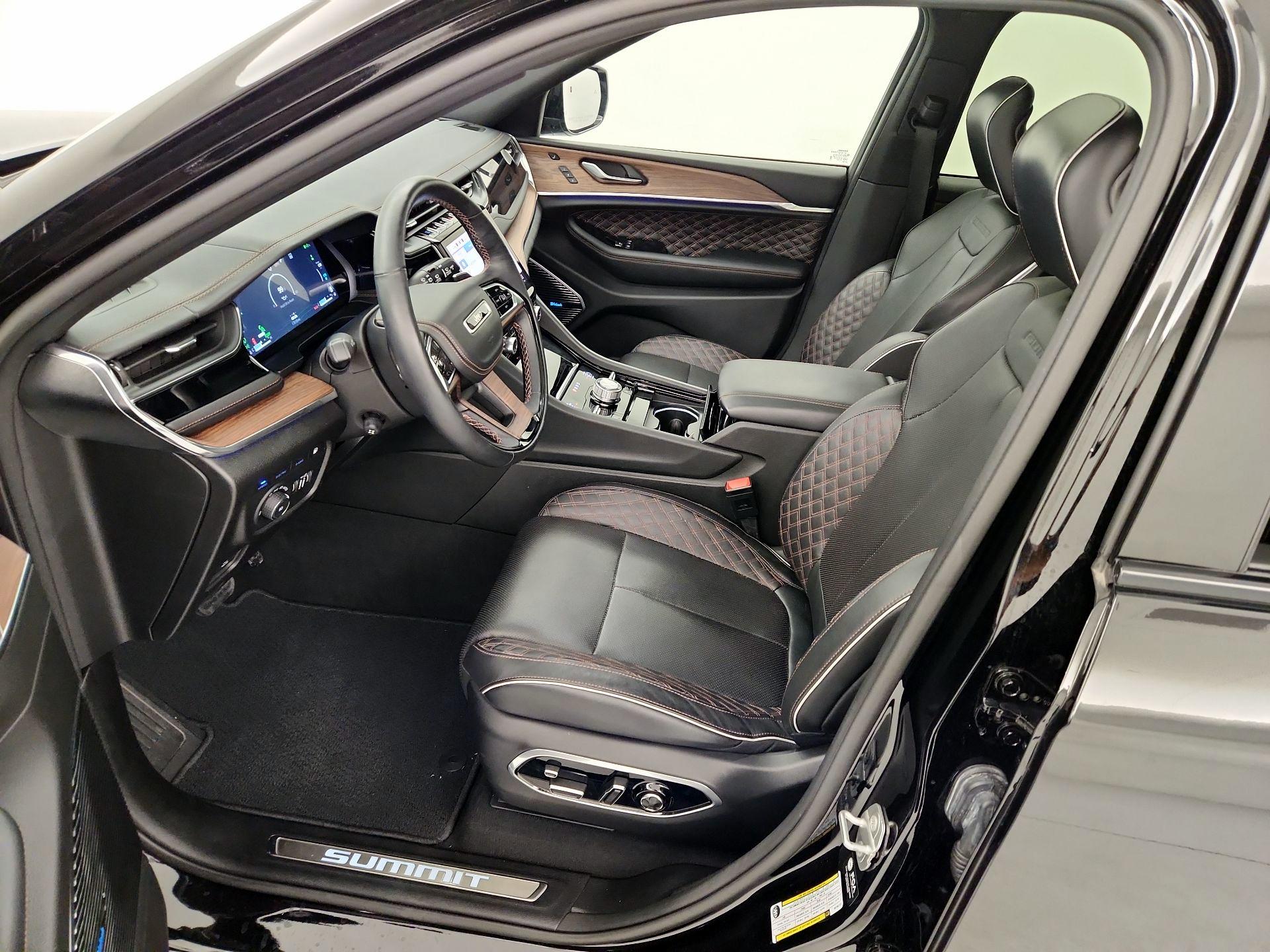 Thumbnail: 2023 Jeep Grand Cherokee - 11