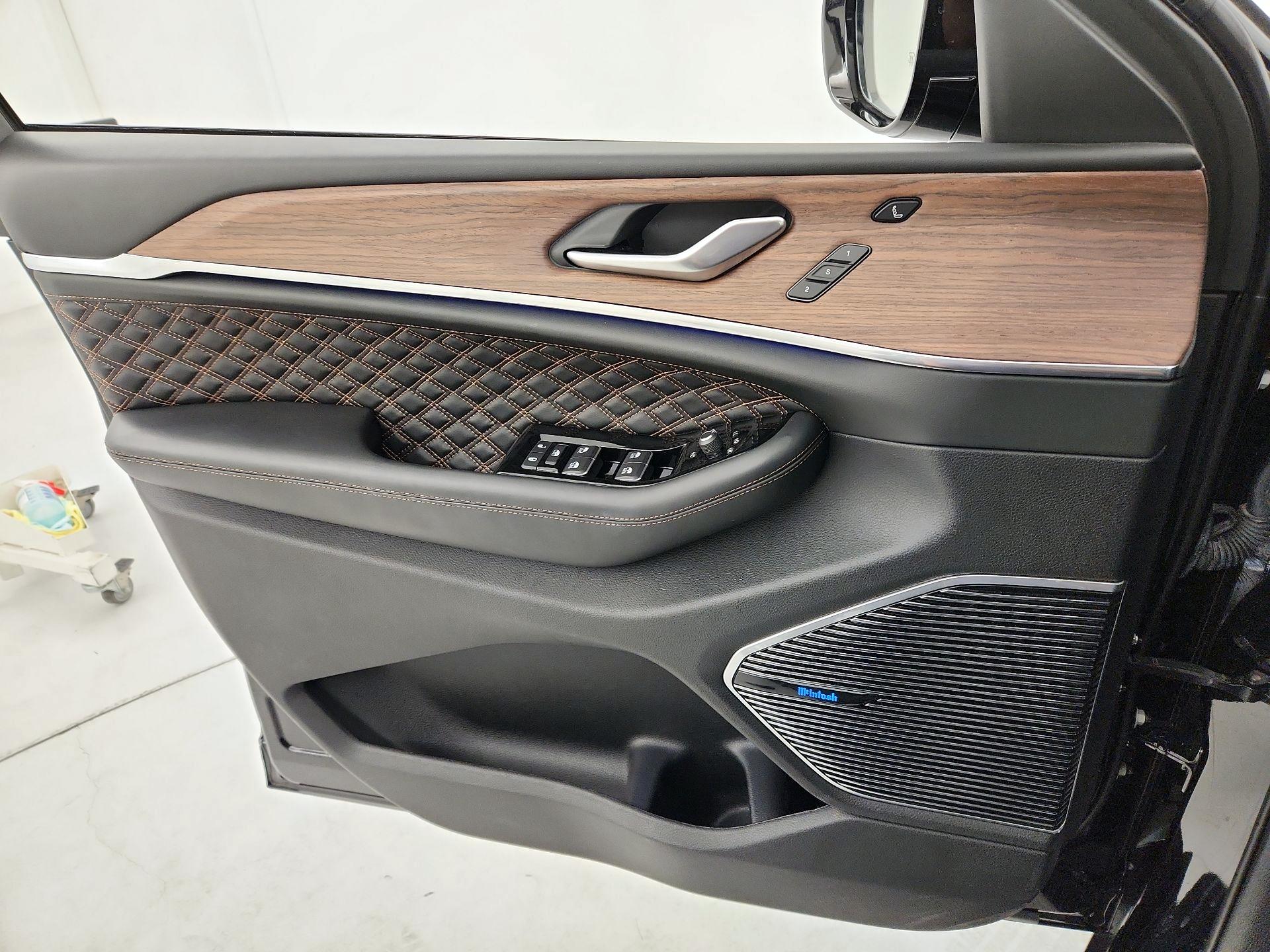 Thumbnail: 2023 Jeep Grand Cherokee - 12