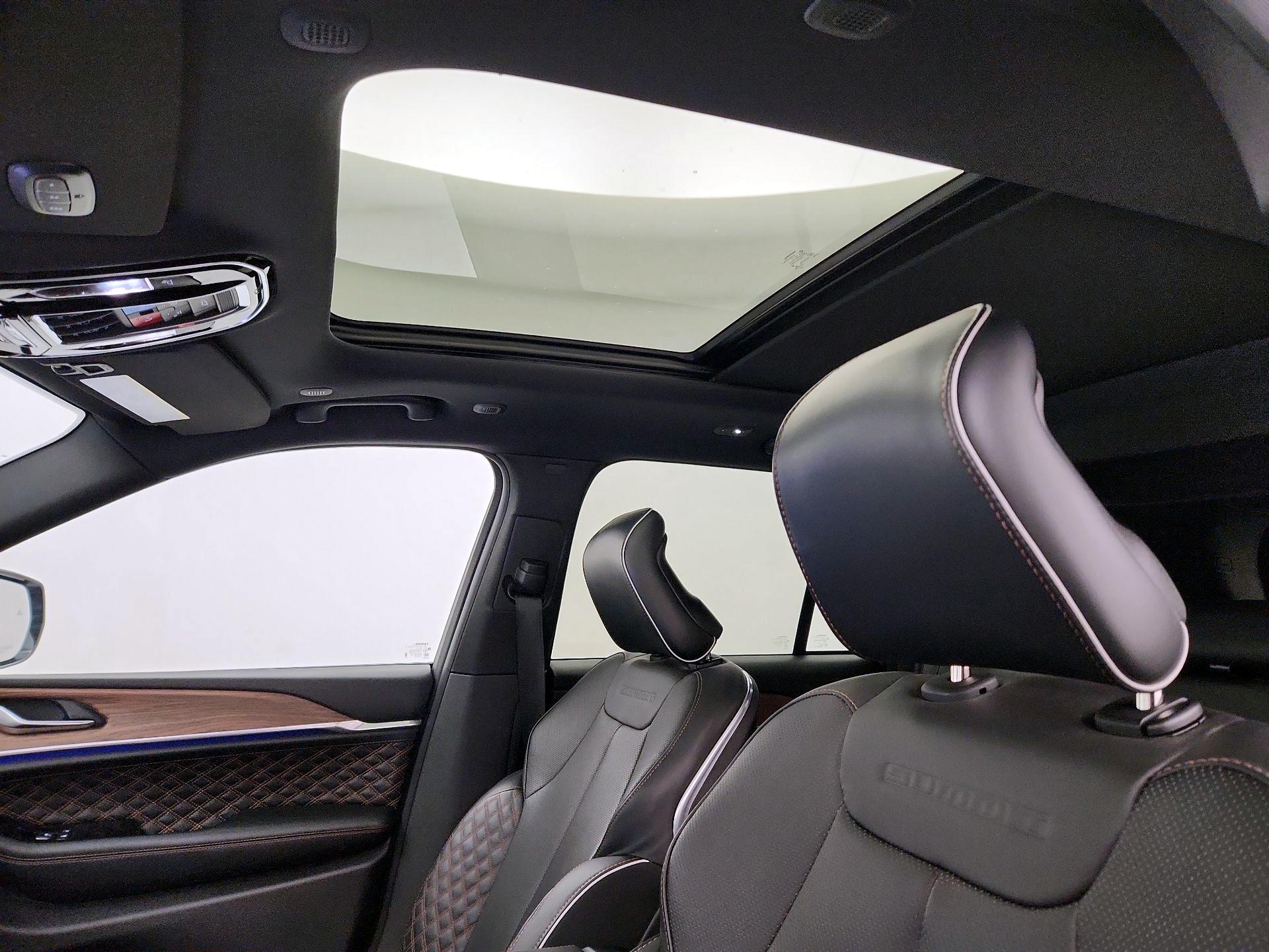 Thumbnail: 2023 Jeep Grand Cherokee - 17