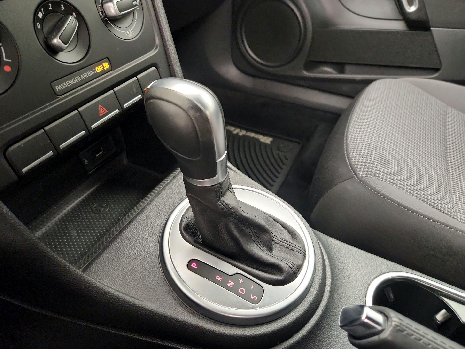 Thumbnail: 2019 Volkswagen Beetle - 17