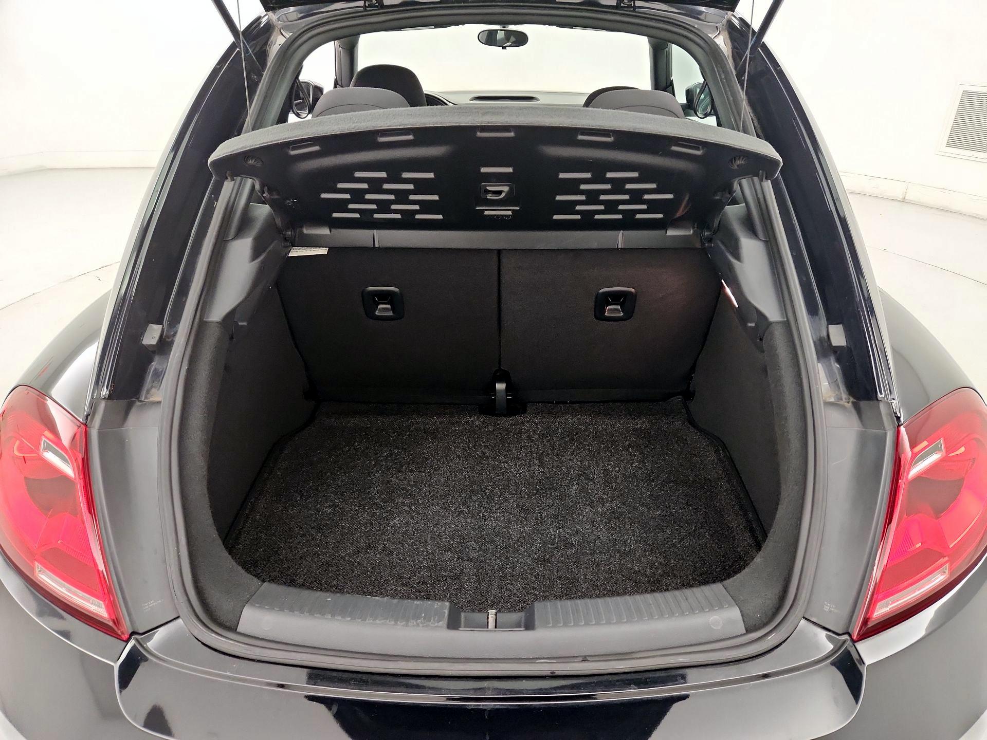 Thumbnail: 2019 Volkswagen Beetle - 20
